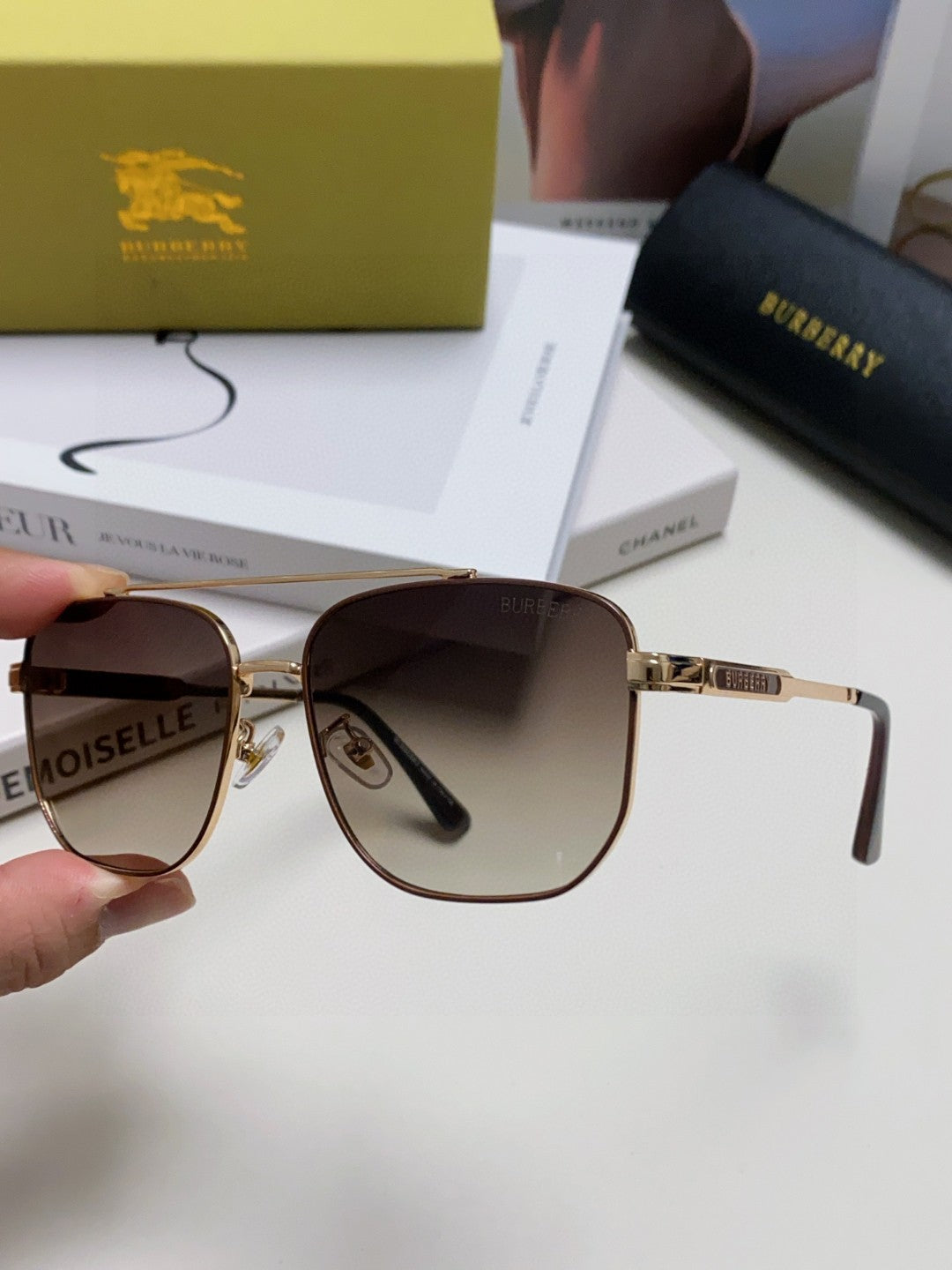 Burberry Polarized Fashion Silver Lens Sunglasses for Men - 432431 - detail image 4