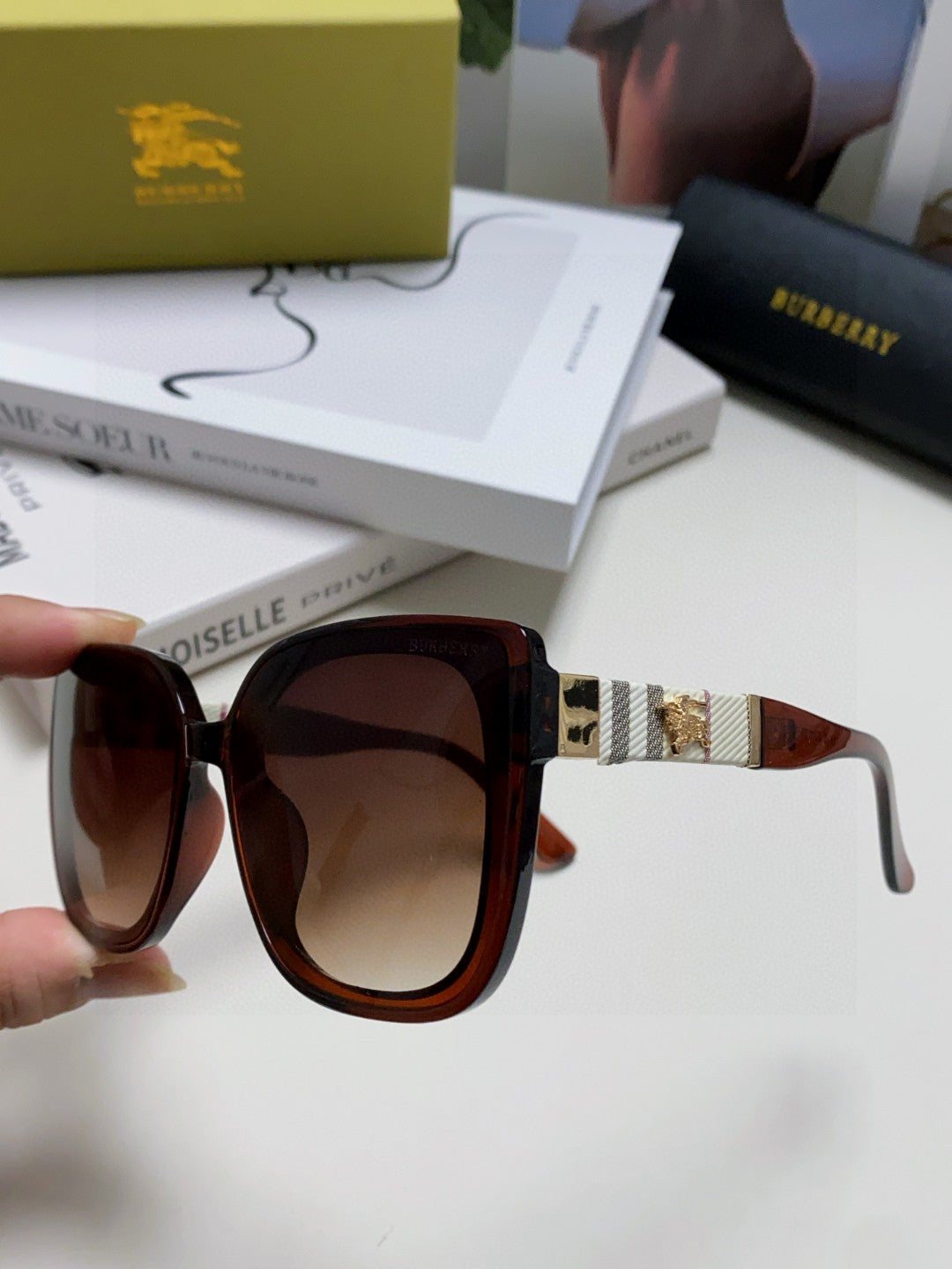Burberry Oversized Black Lens Sunglasses for Men & Women - 487465 - detail image 5