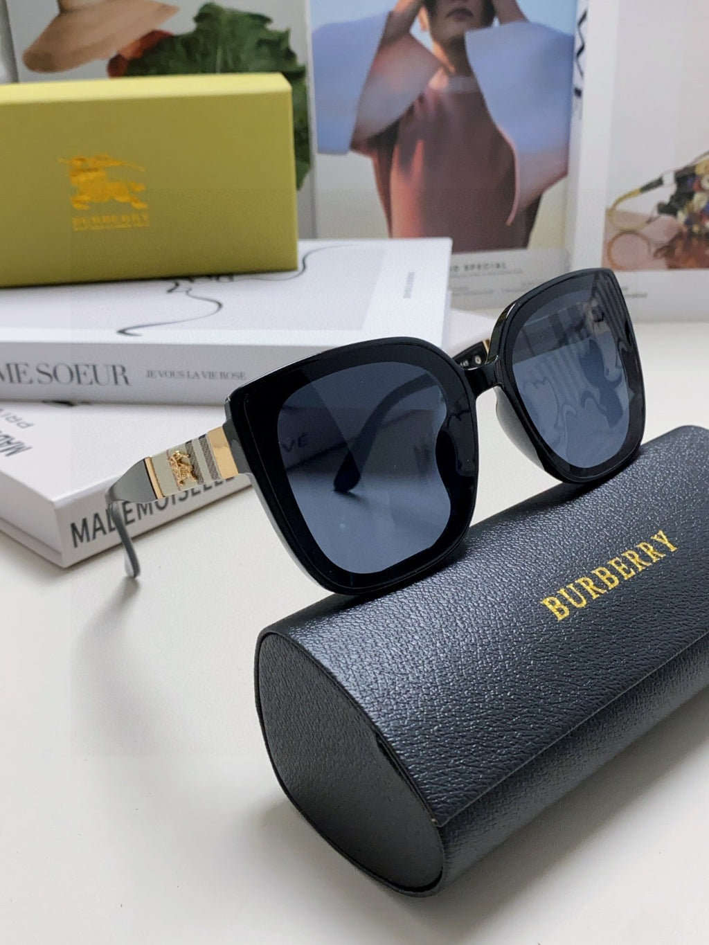 Burberry Oversized Black Lens Sunglasses for Men & Women - detail image 7