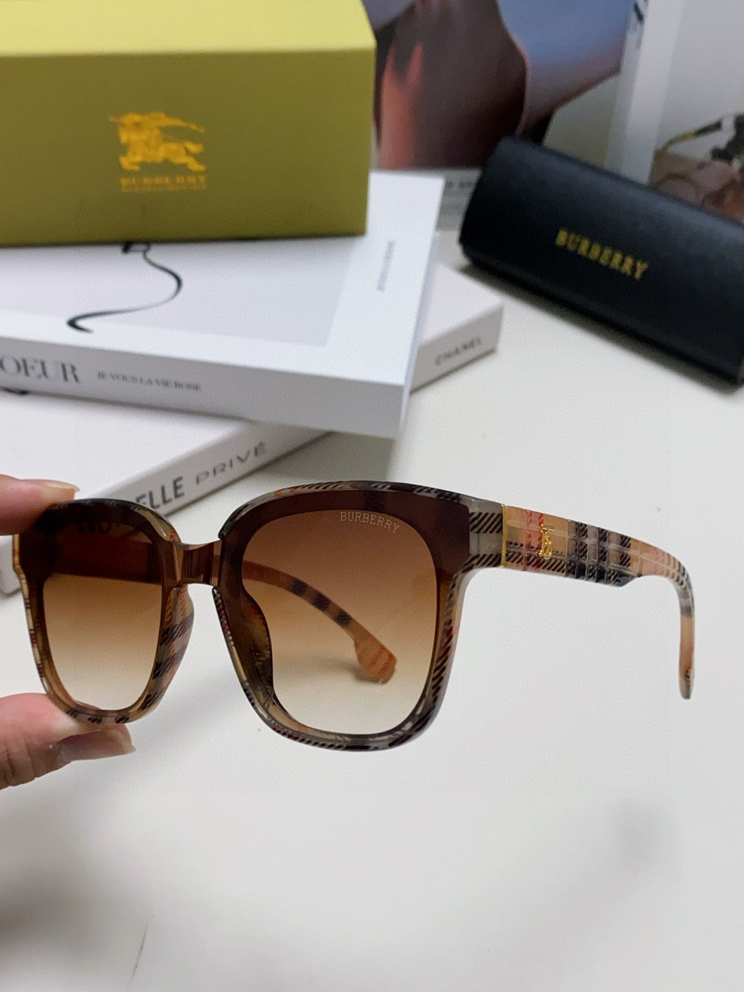 Burberry BE5446 Fashion Brown Lens Sunglasses for Men & Women - 432433 - detail image 5