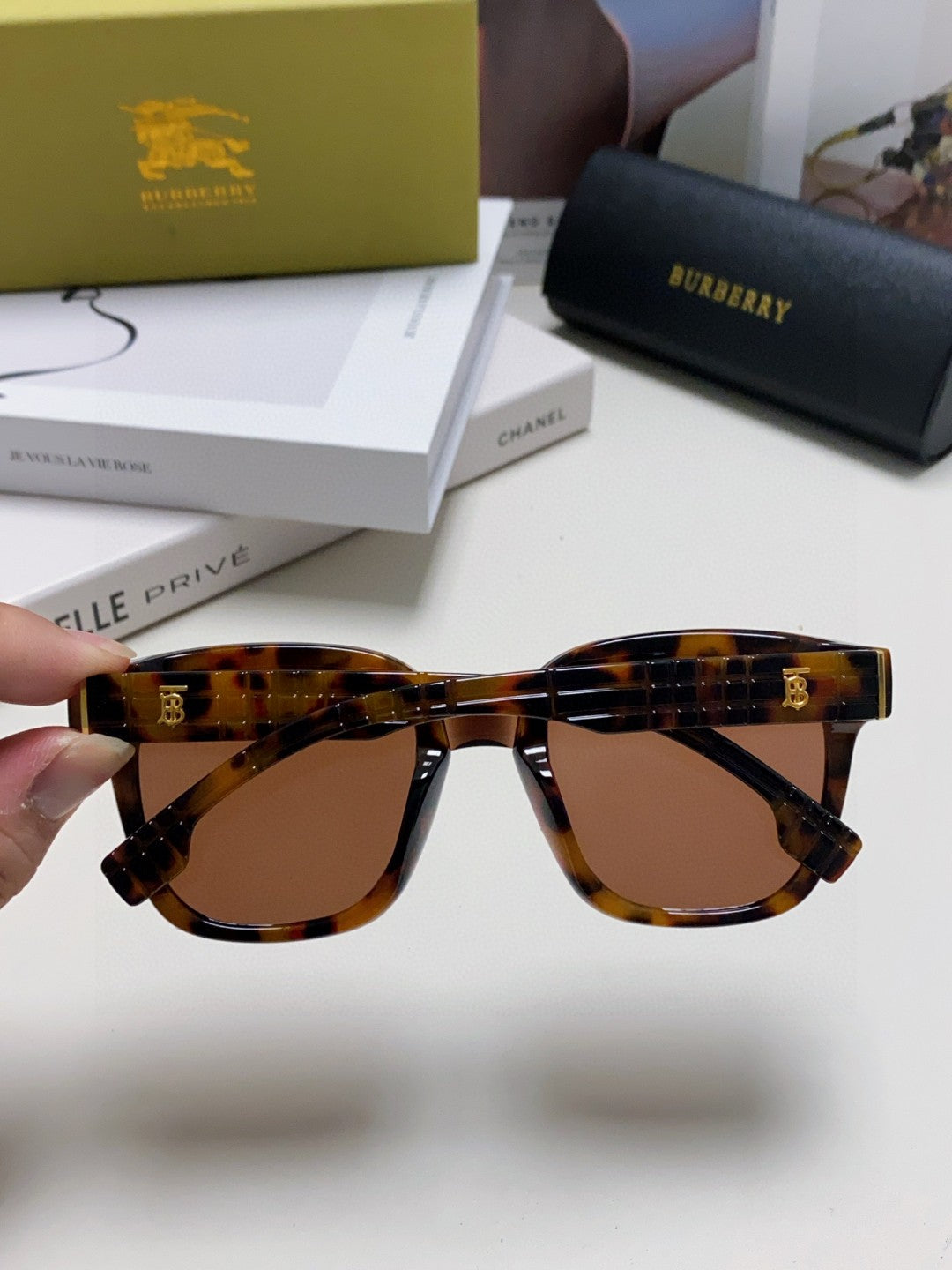 Burberry BE5446 Fashion Red Lens Sunglasses for Men & Women - 449612 - detail image 4