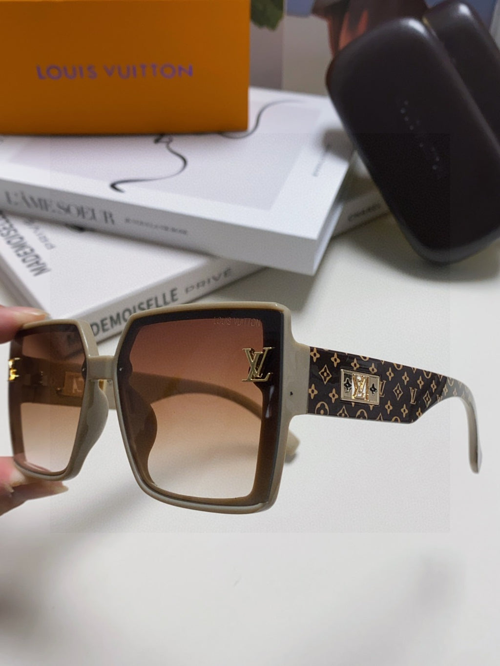 Louis Vuitton Polarized Oversized Gray Lens Sunglasses for Men & Wome - 933763 - detail image 5