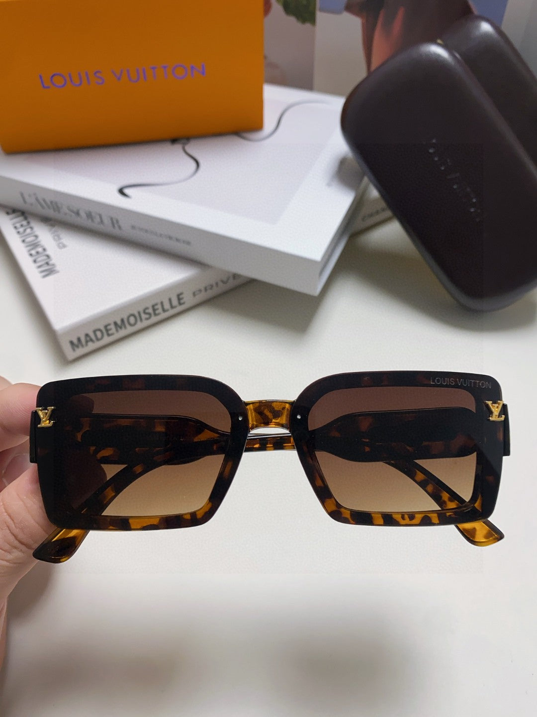 Louis Vuitton Polarized Square Gray Lens Sunglasses for Women - 933768 - detail image 3