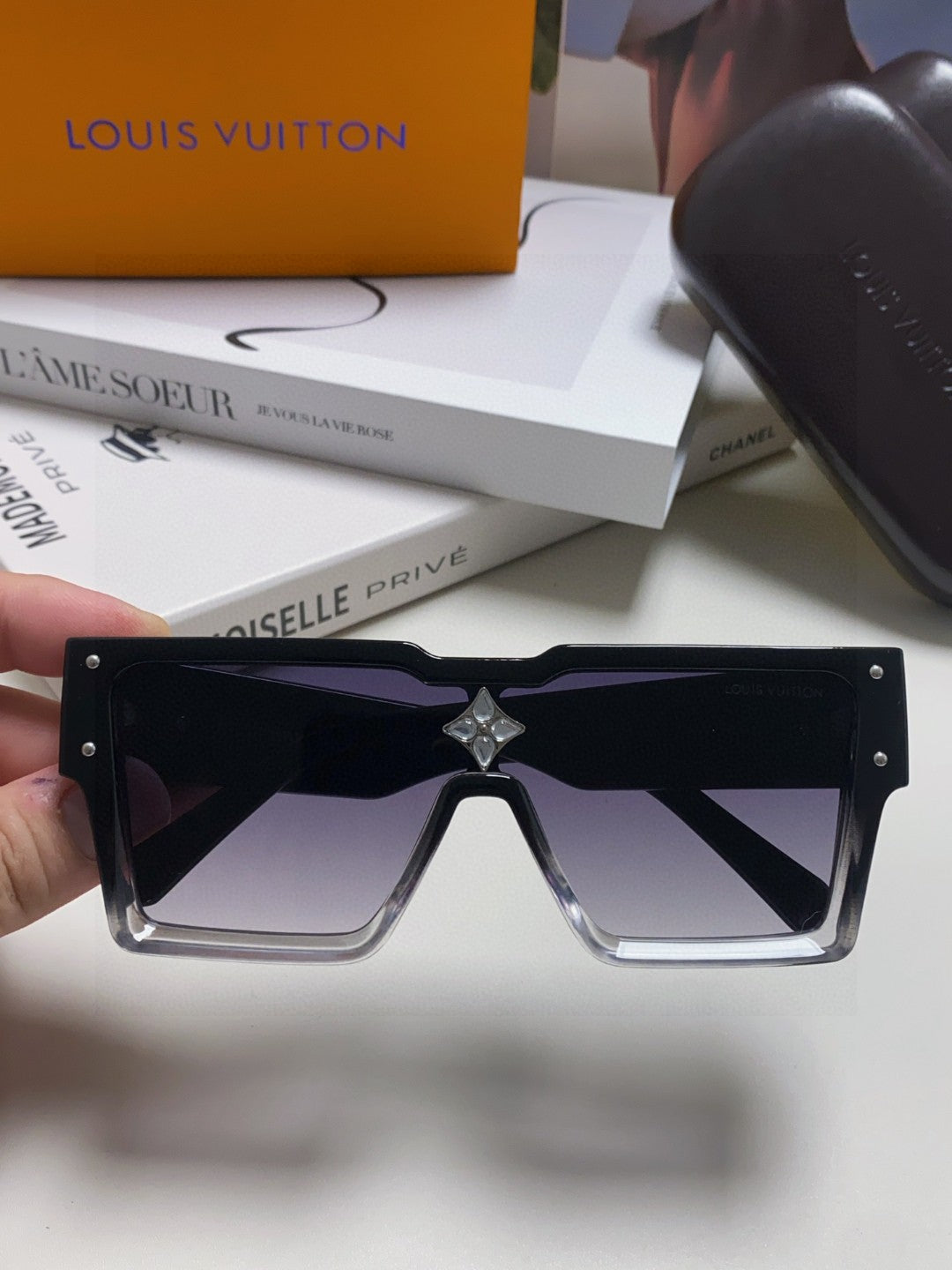 Louis Vuitton Square Black Lens Sunglasses for Men & Women - 933777 - detail image 3