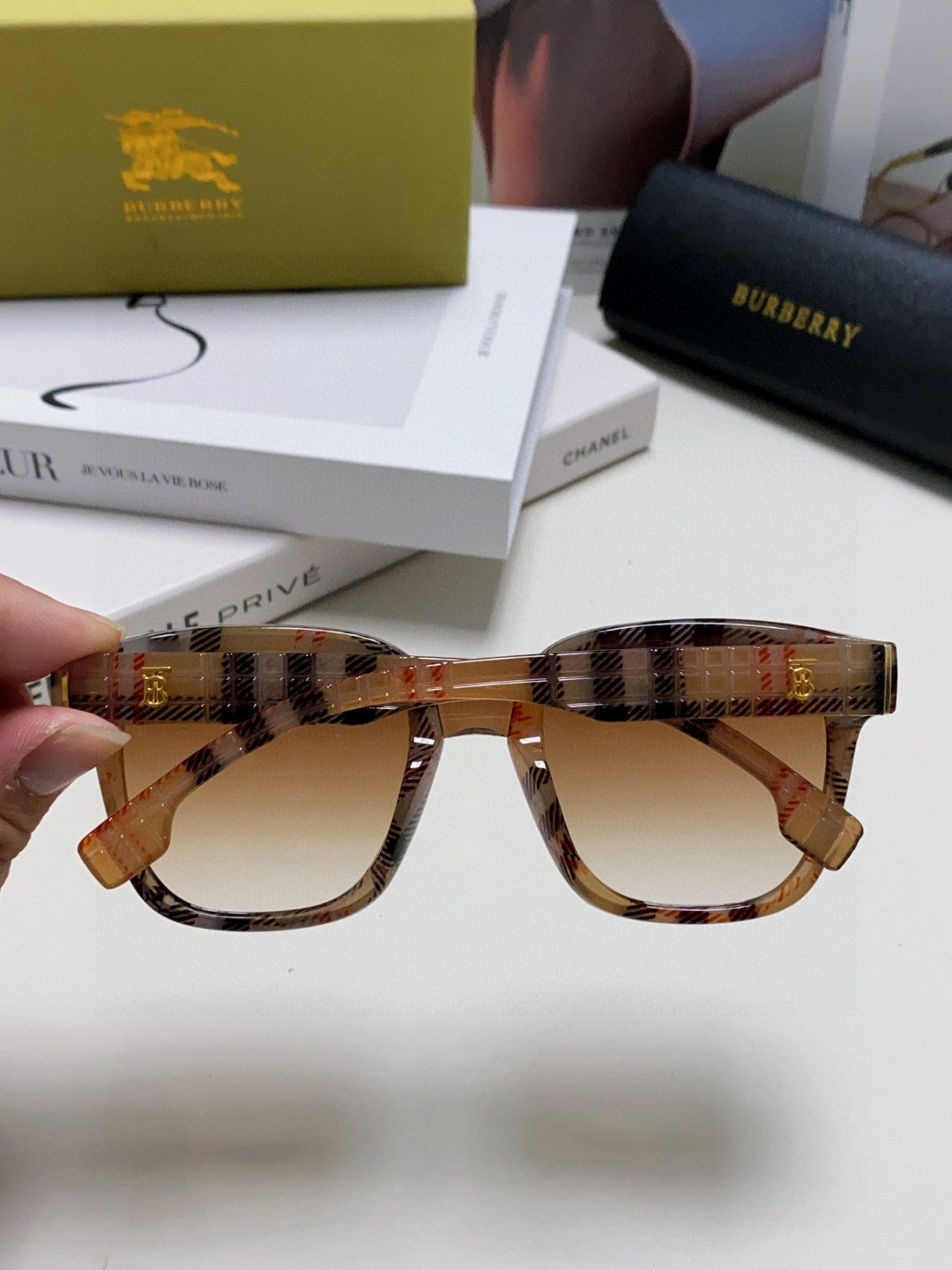 Burberry BE5446 Fashion Brown Lens Sunglasses for Men & Women - 399093 - detail image 4