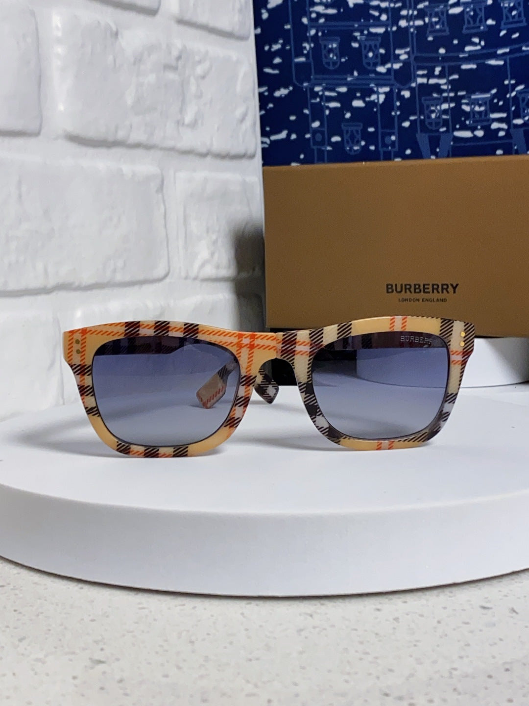 Burberry Folding Fashion Brown Lens Sunglasses for Men & Women - 487444 - detail image 2