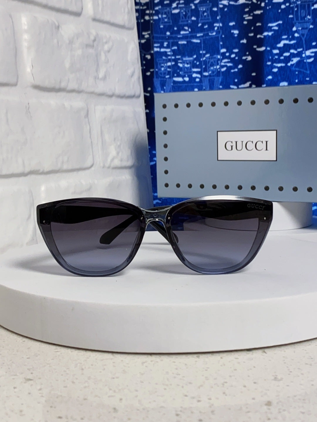 Gucci Cat-Eye Gray Lens Sunglasses for Men & Women - 357954 - detail image 2