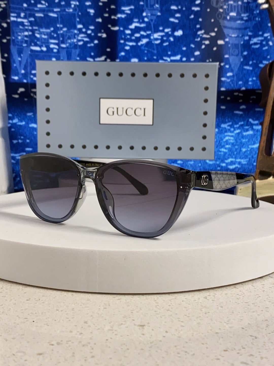 Gucci Cat-Eye Gray Lens Sunglasses for Men & Women - 357954