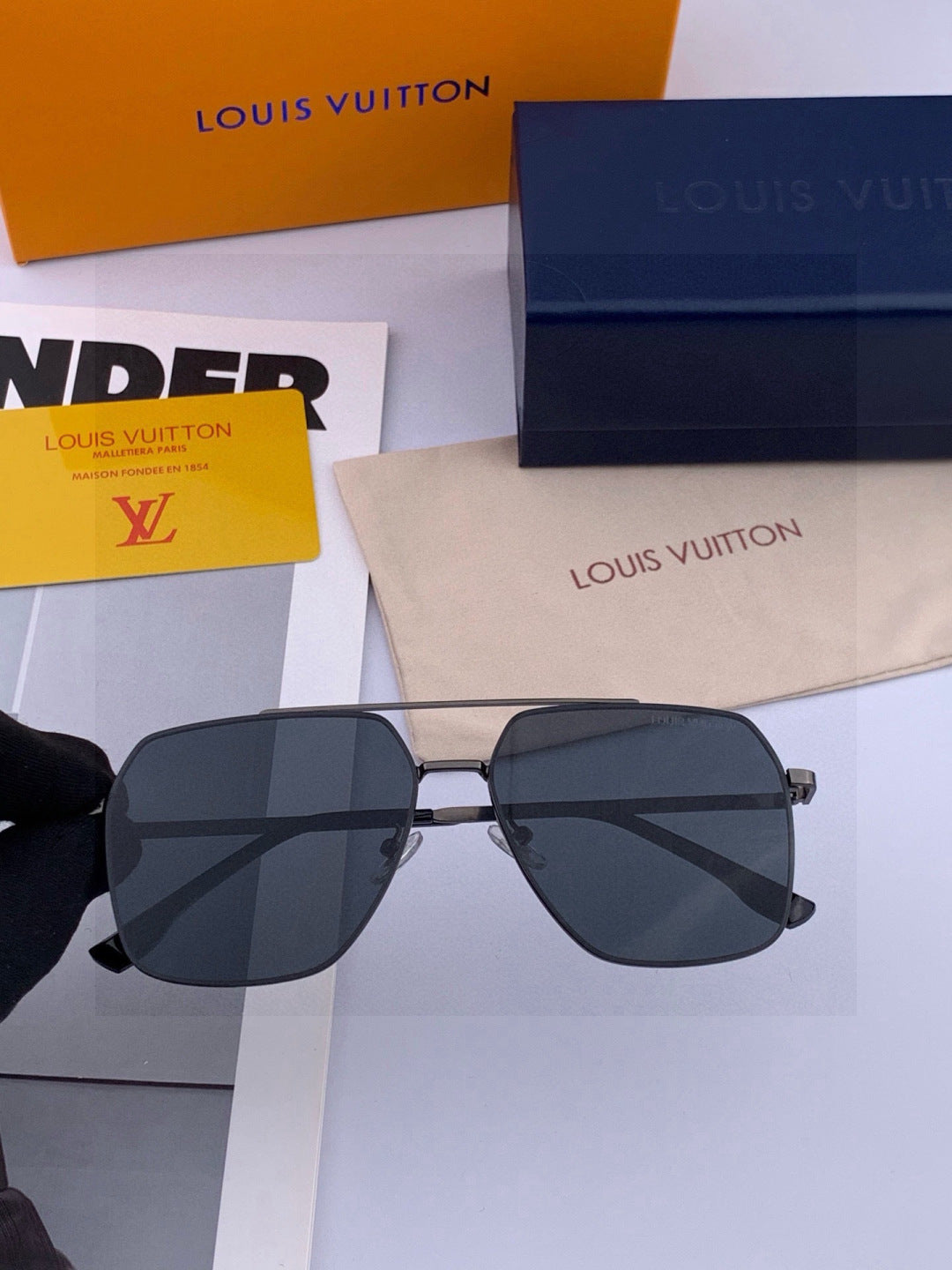 Louis Vuitton L58900 Fashion Brown Lens Sunglasses for Men & Women - detail image 3