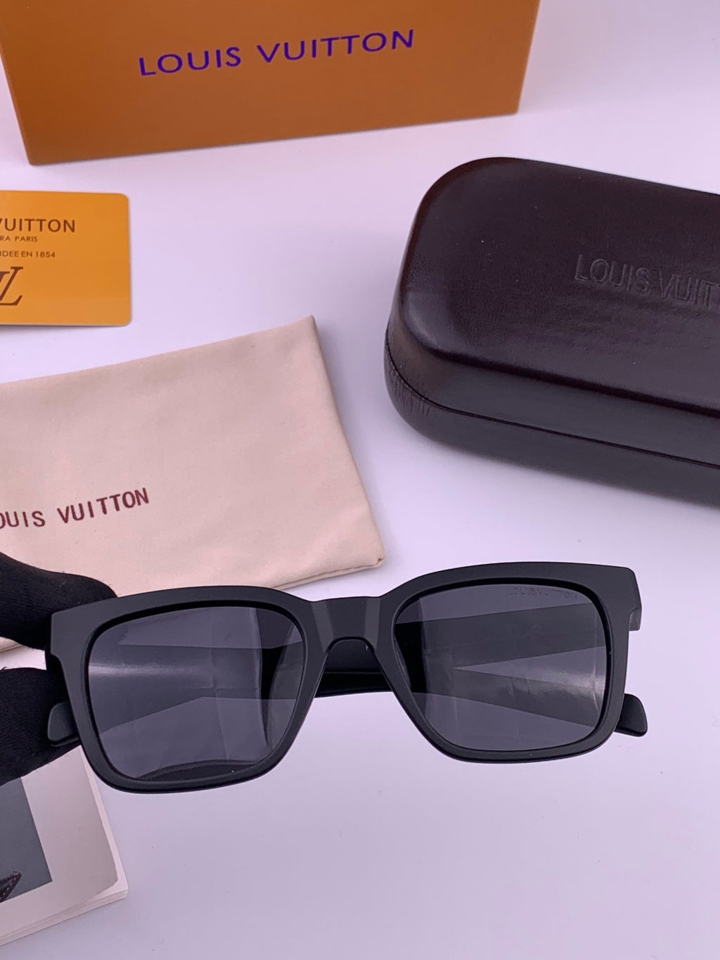 Louis Vuitton Fashion Black Lens Sunglasses for Men & Women - 997443 - detail image 2