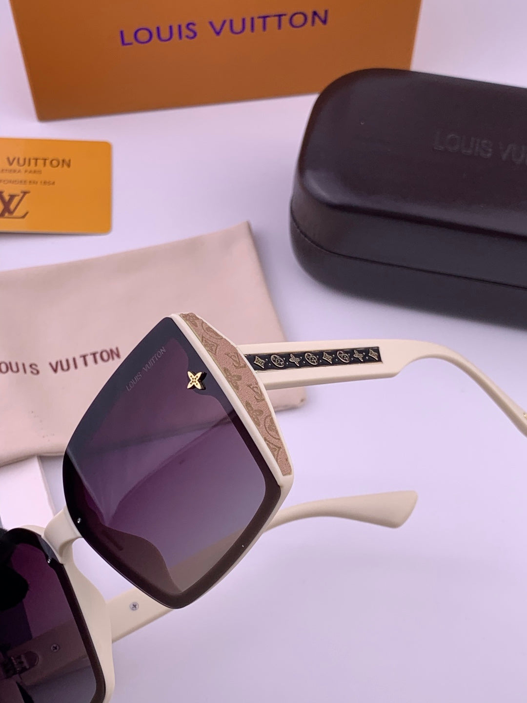 Louis Vuitton Fashion Gold Lens Sunglasses for Men & Women - 997441 - detail image 4