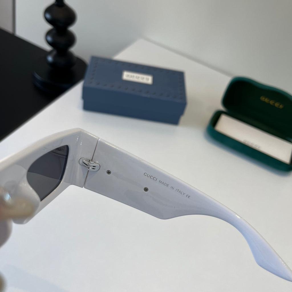 Gucci Oversized Gray Lens Sunglasses for Men & Women - 371488 - detail image 8