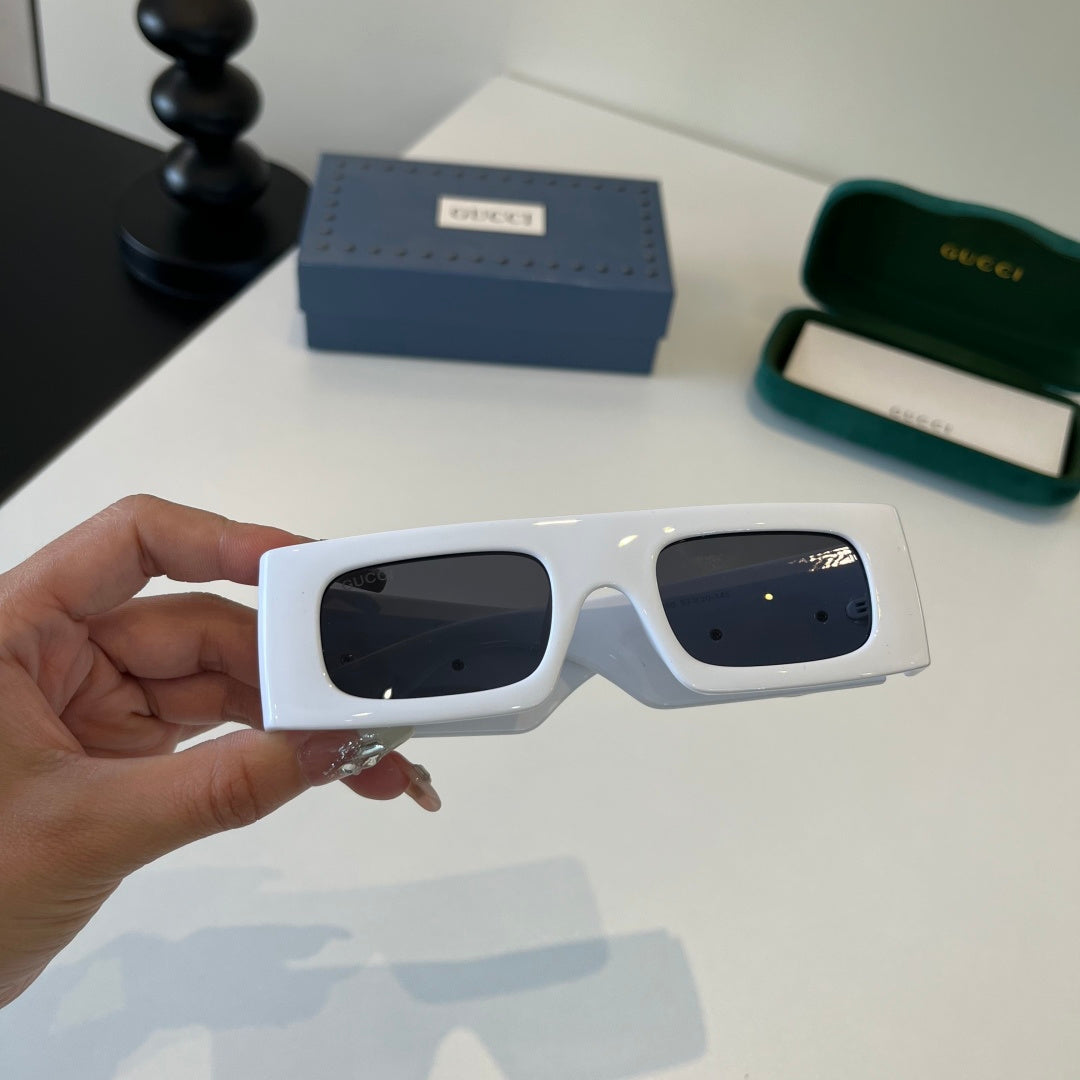 Gucci Oversized Gray Lens Sunglasses for Men & Women - 371488 - detail image 4