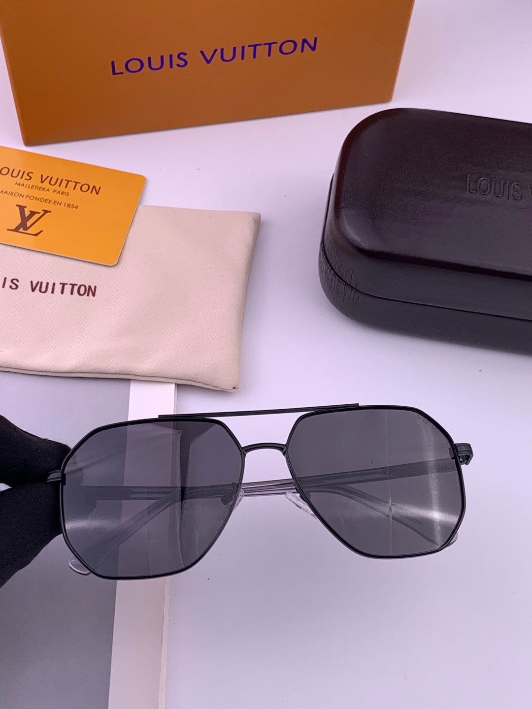 Louis Vuitton L8863 Polarized Aviator Black Lens Sunglasses for Men & - 158108 - detail image 3