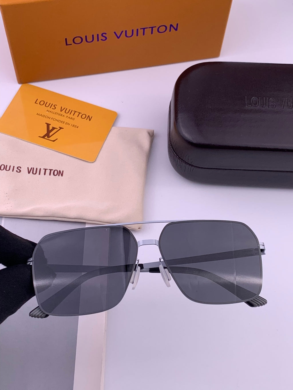 Louis Vuitton L3514 Fashion Black Lens Sunglasses for Men & Women