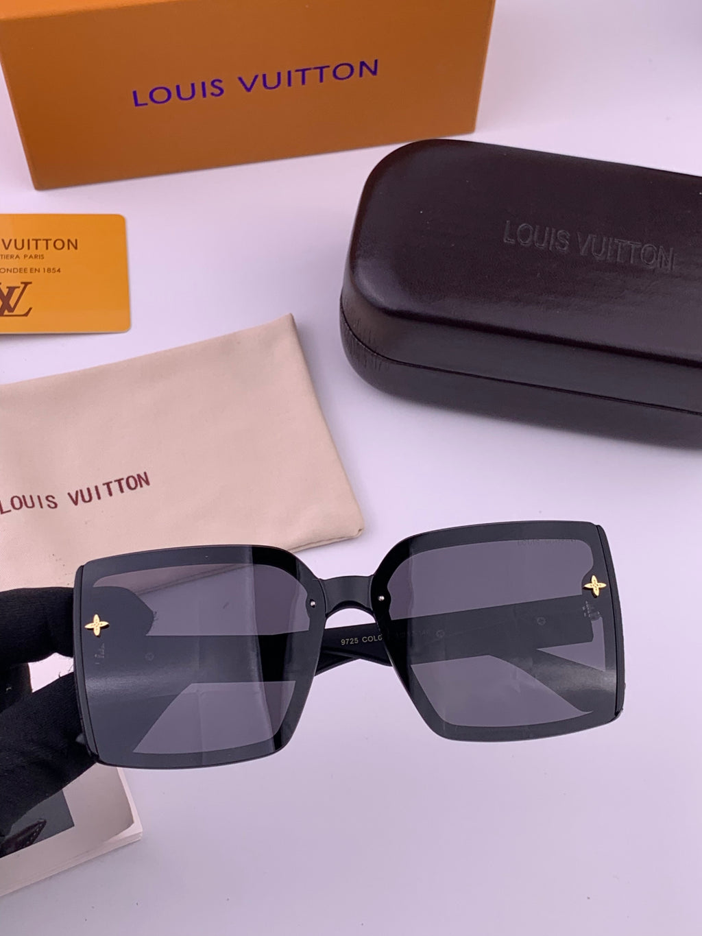 Louis Vuitton Fashion Gold Lens Sunglasses for Men & Women - 158169 - detail image 3
