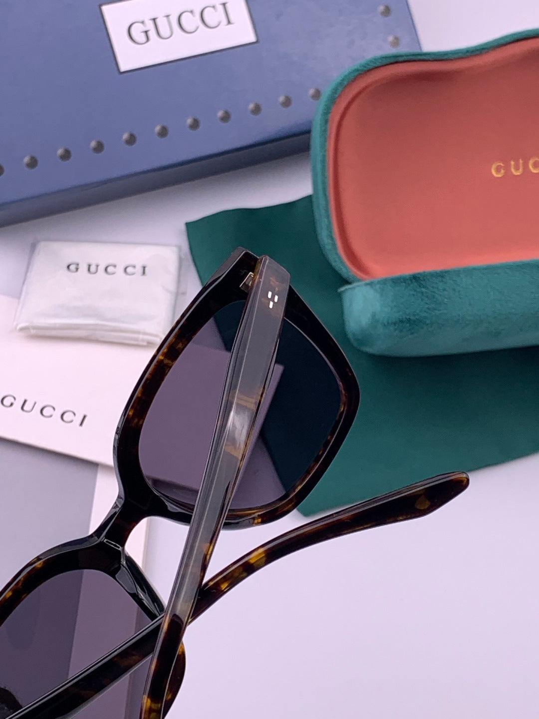 Gucci G07726 Polarized Square Black Lens Sunglasses for Men & Women - 357907 - detail image 6