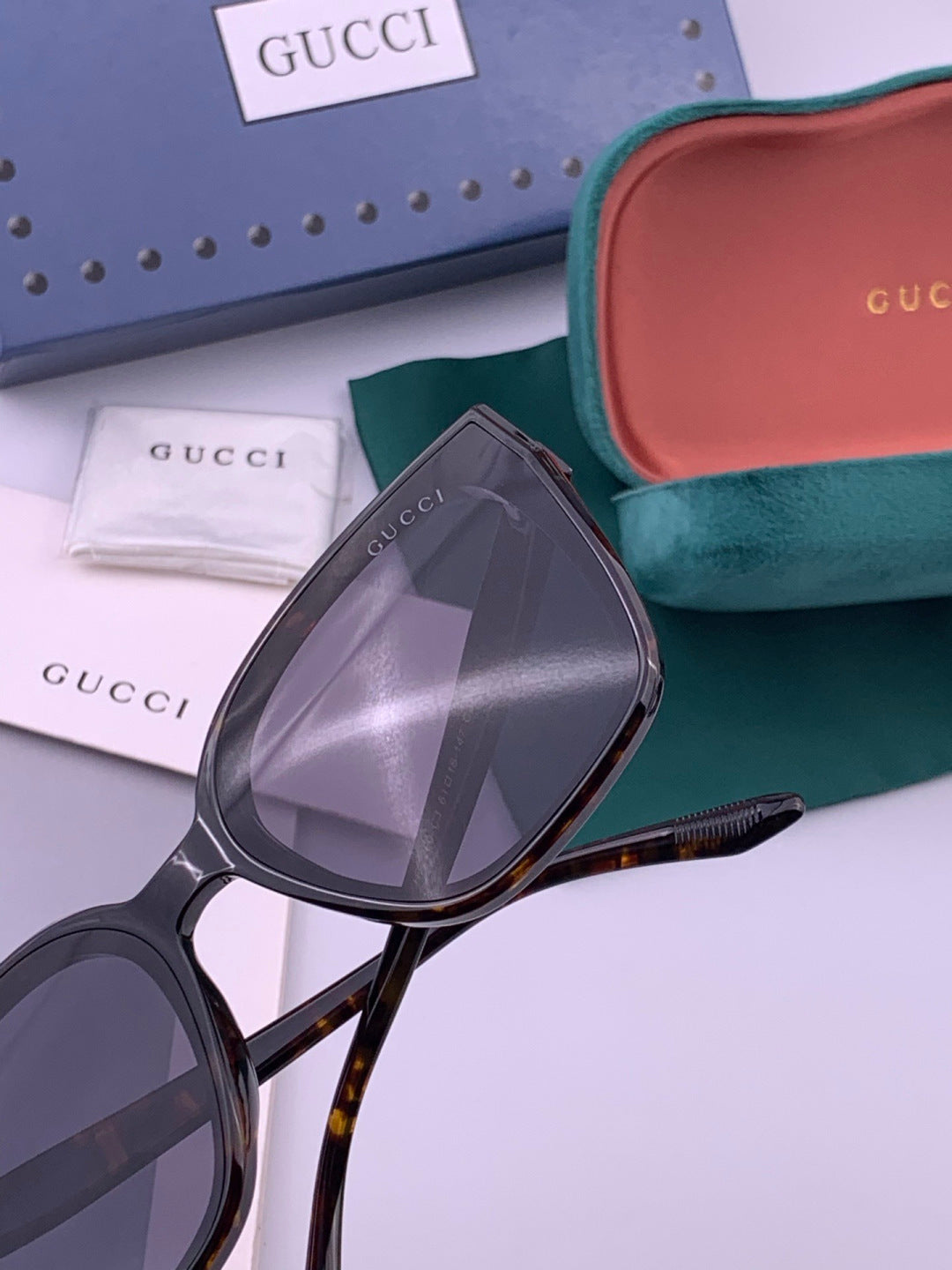 Gucci G07726 Polarized Square Black Lens Sunglasses for Men & Women - 357907 - detail image 5