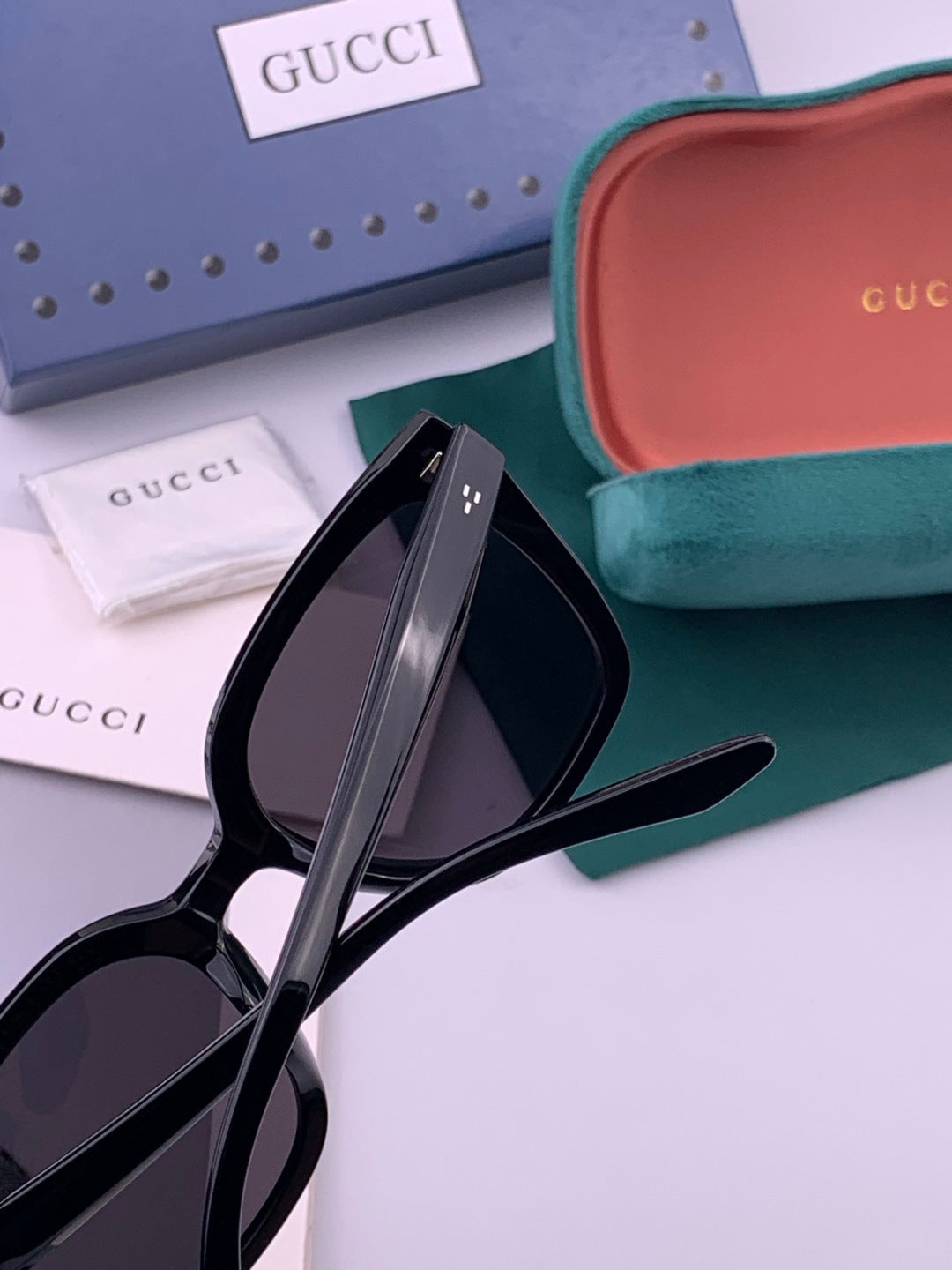 Gucci G07726 Polarized Square Black Lens Sunglasses for Men & Women - 357908 - detail image 5