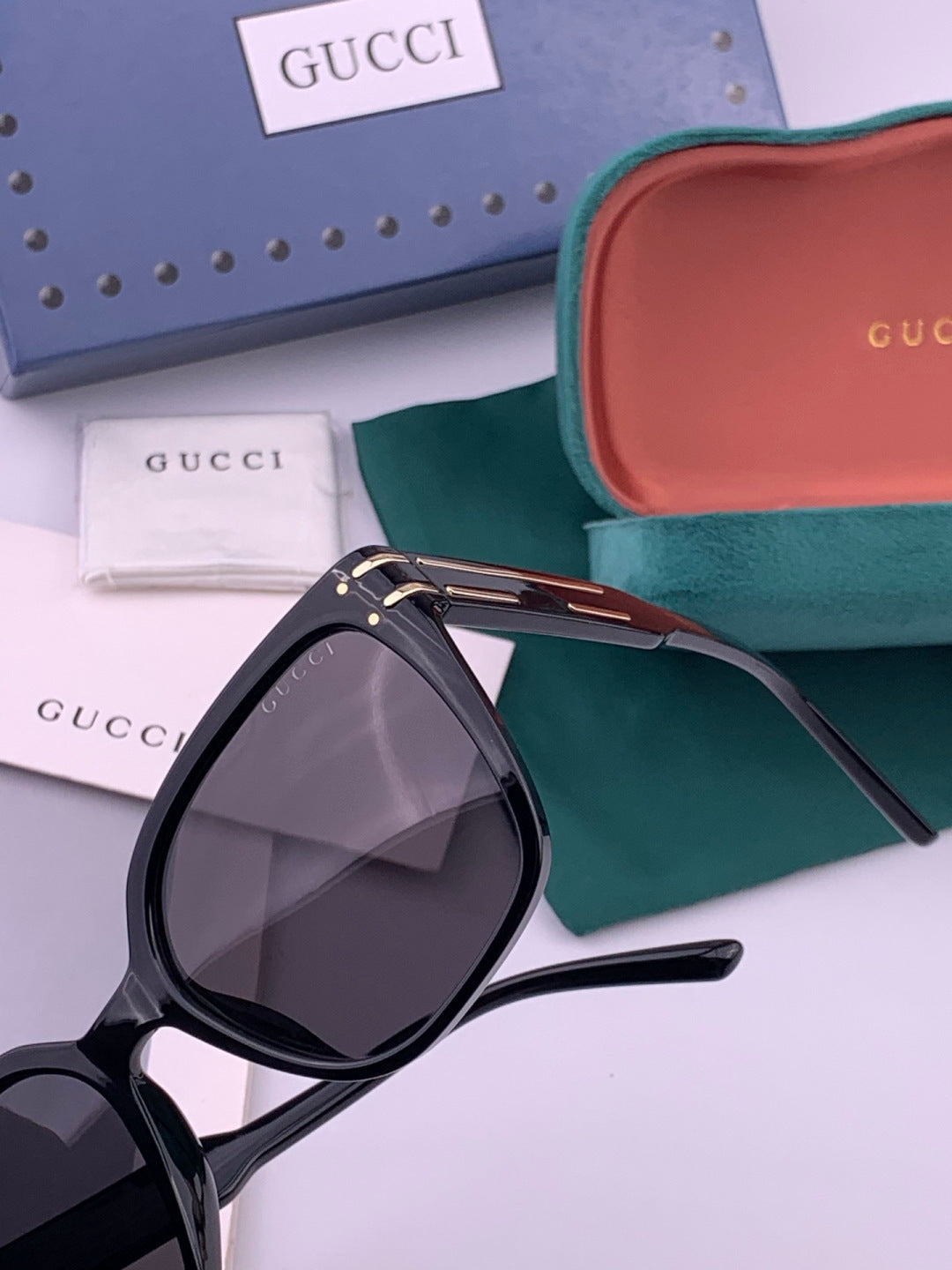 Gucci G0756 Polarized Square Black Lens Sunglasses for Men & Women - 357910 - detail image 3