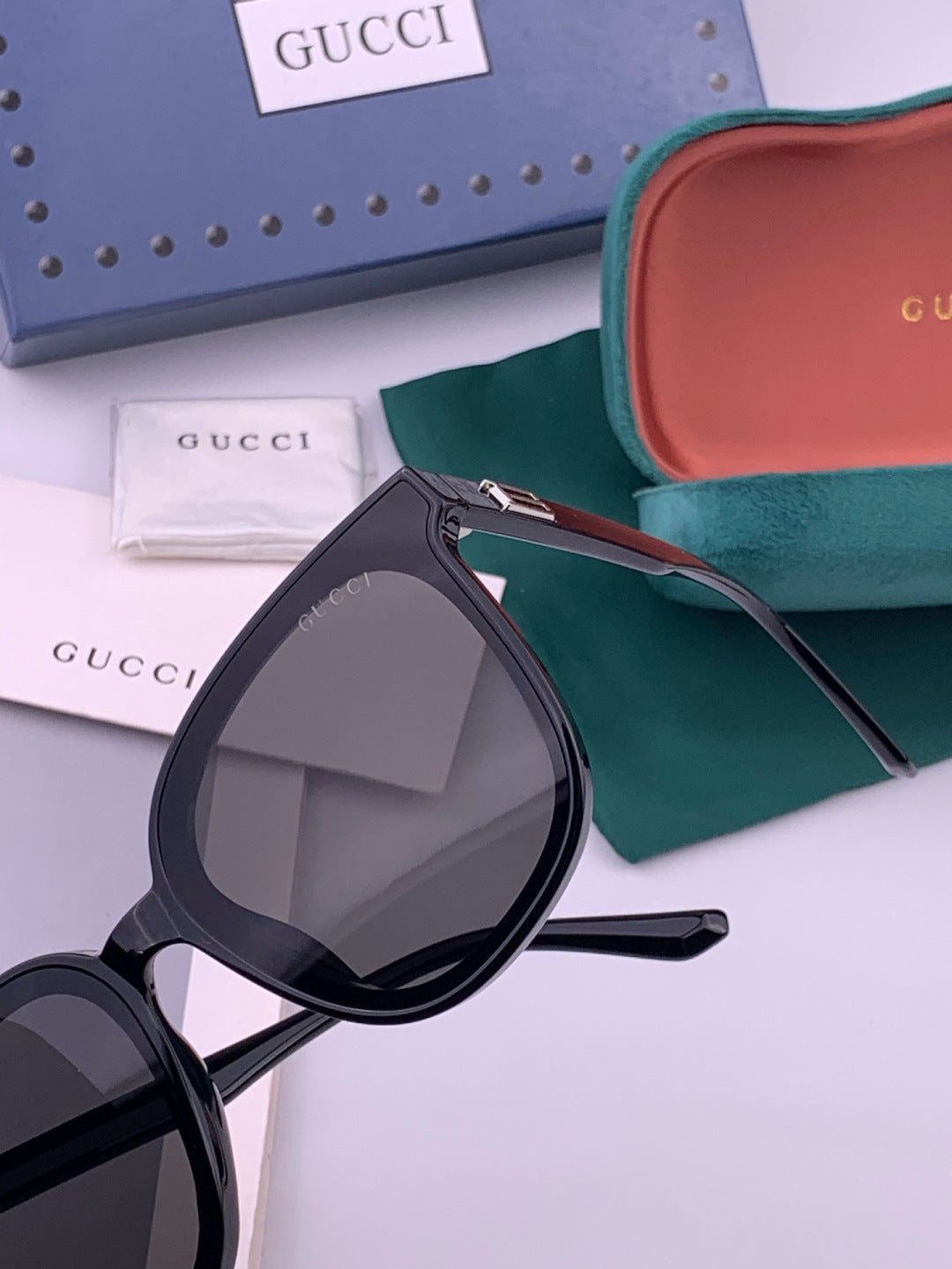 Gucci G6233 Polarized Square Gold Lens Sunglasses for Men & Women - 357818 - detail image 3