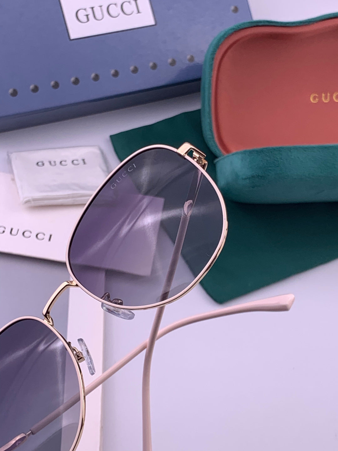Gucci G5822 Polarized Oversized Gold Lens Sunglasses for Men & Women - 371547 - detail image 4