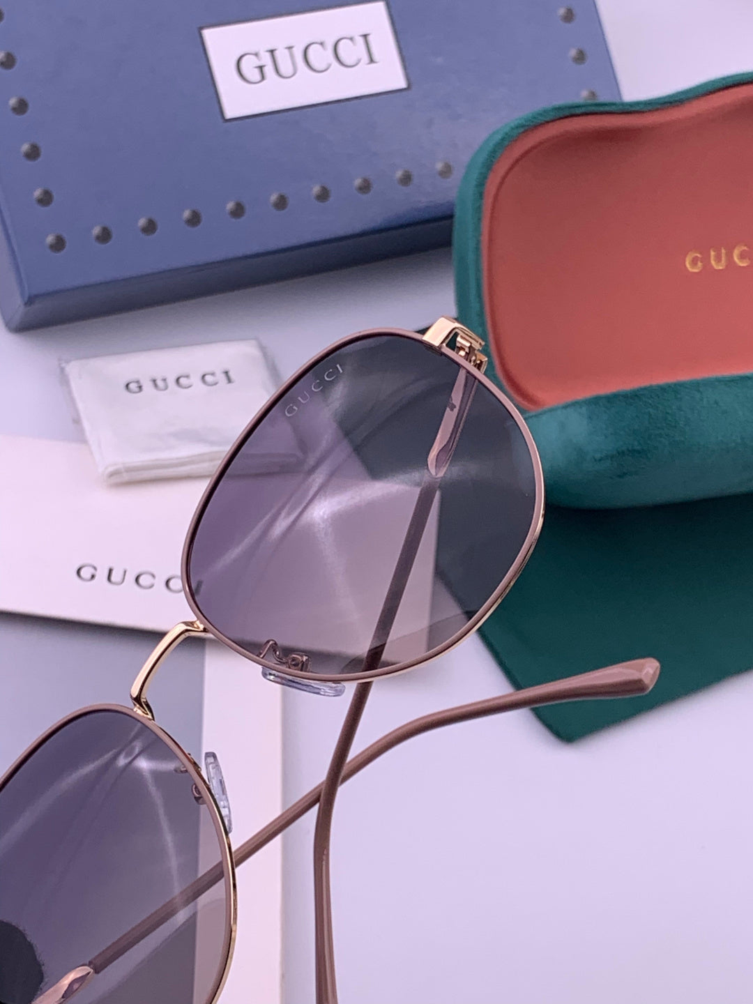 Gucci G5822 Polarized Oversized Gold Lens Sunglasses for Men & Women - 371549 - detail image 5