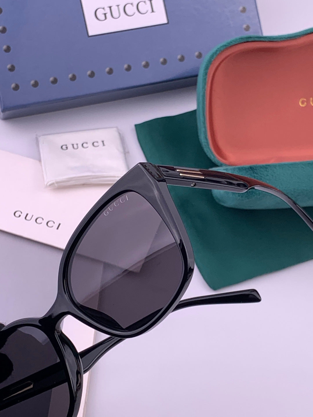 Gucci G77726 Polarized Square Black Lens Sunglasses for Men & Women - 382135 - detail image 3