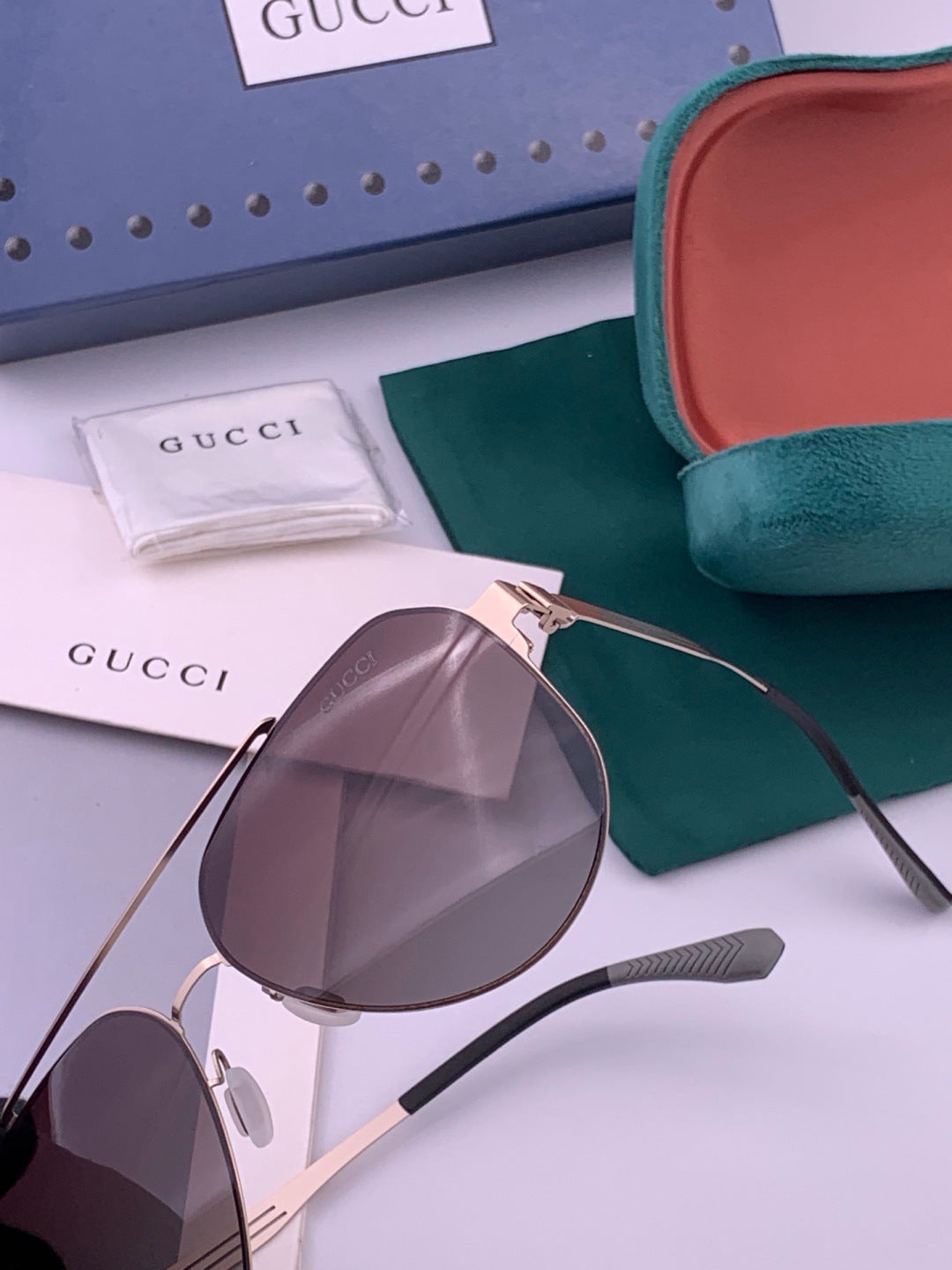 Gucci G5809 Polarized Fashion Gold Lens Sunglasses for Men & Women - 382081 - detail image 3