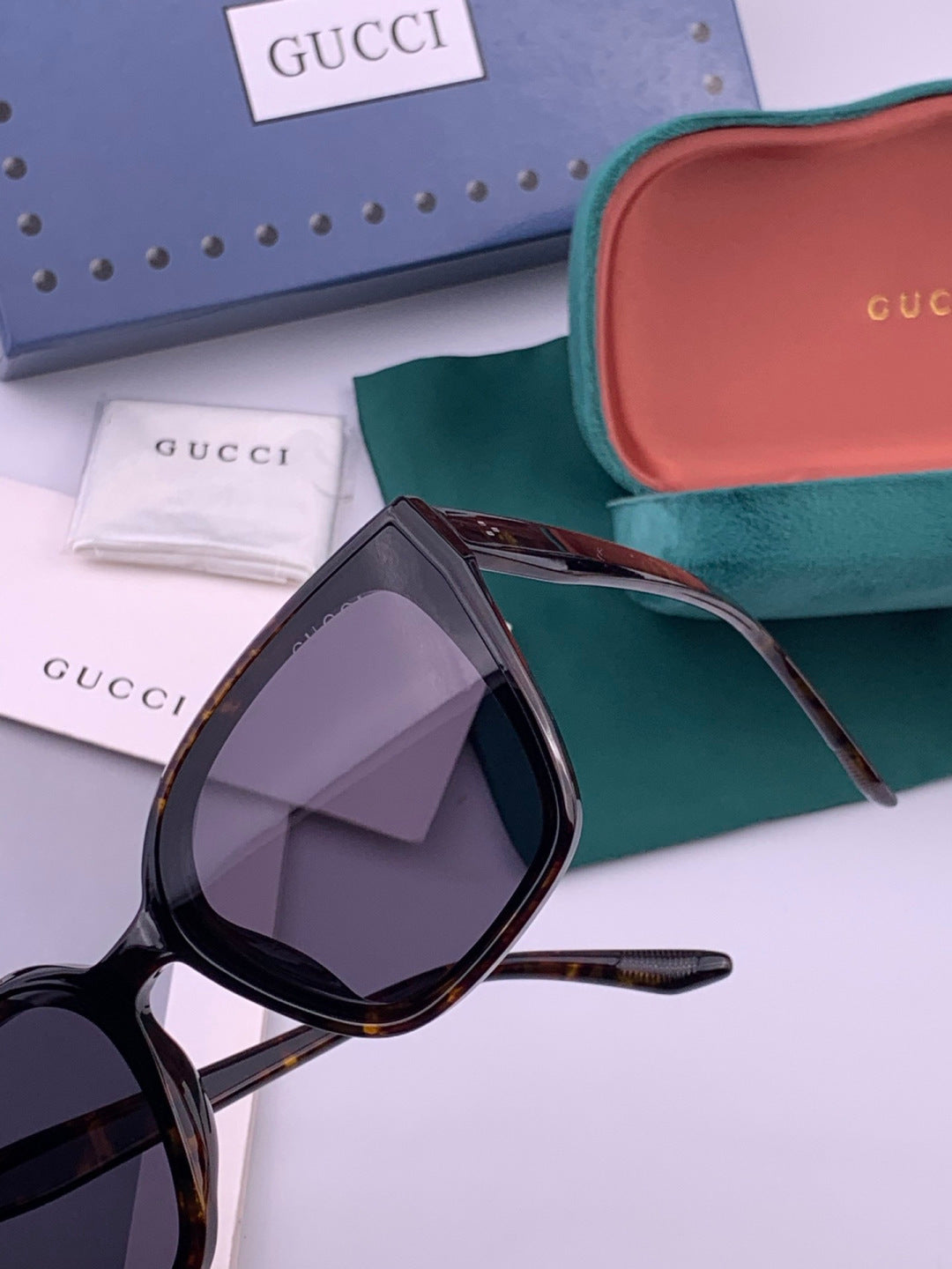 Gucci G07726 Polarized Square Black Lens Sunglasses for Men & Women - 415123 - detail image 3