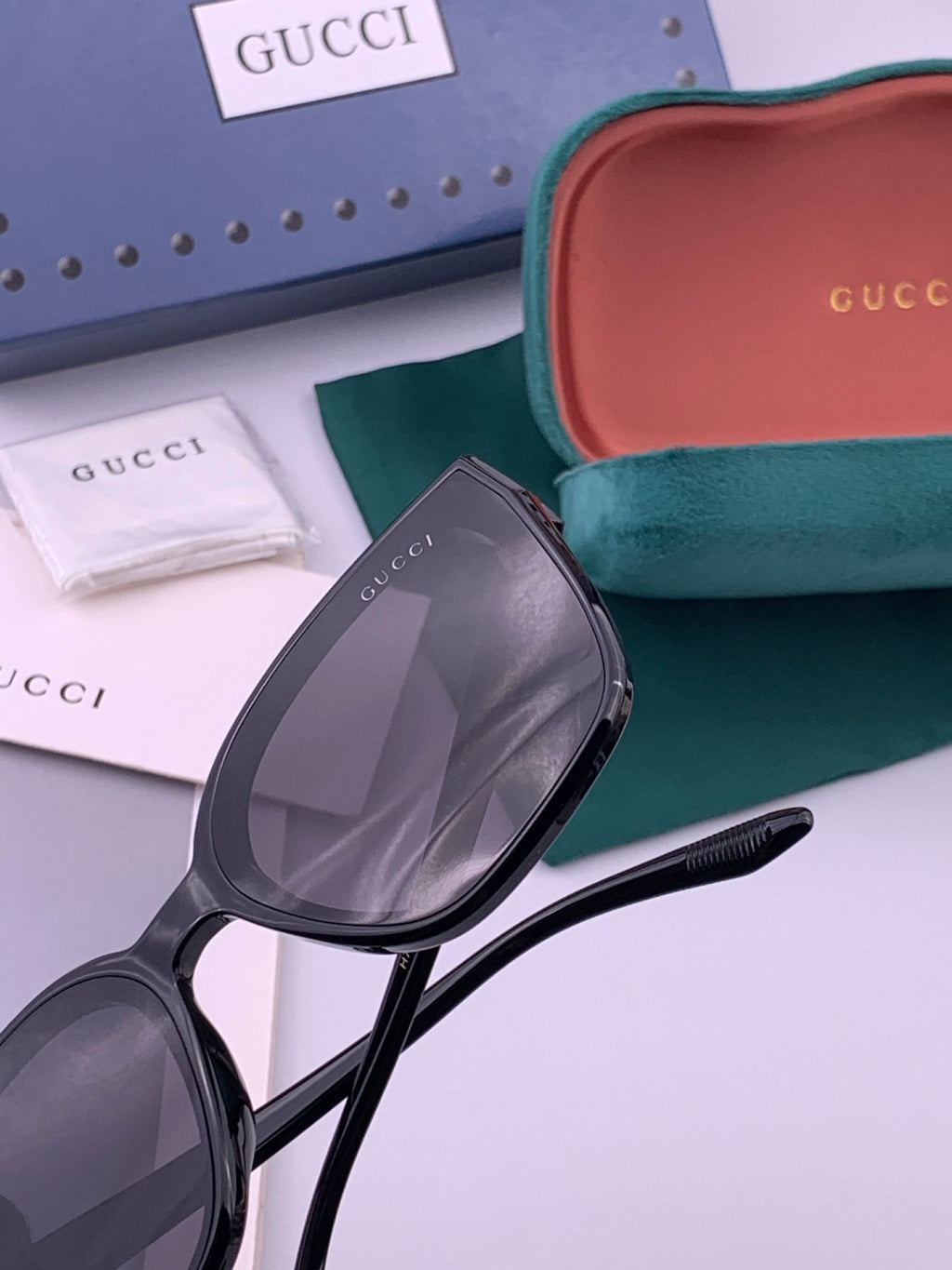 Gucci G07726 Polarized Square Black Lens Sunglasses for Men & Women - detail image 3