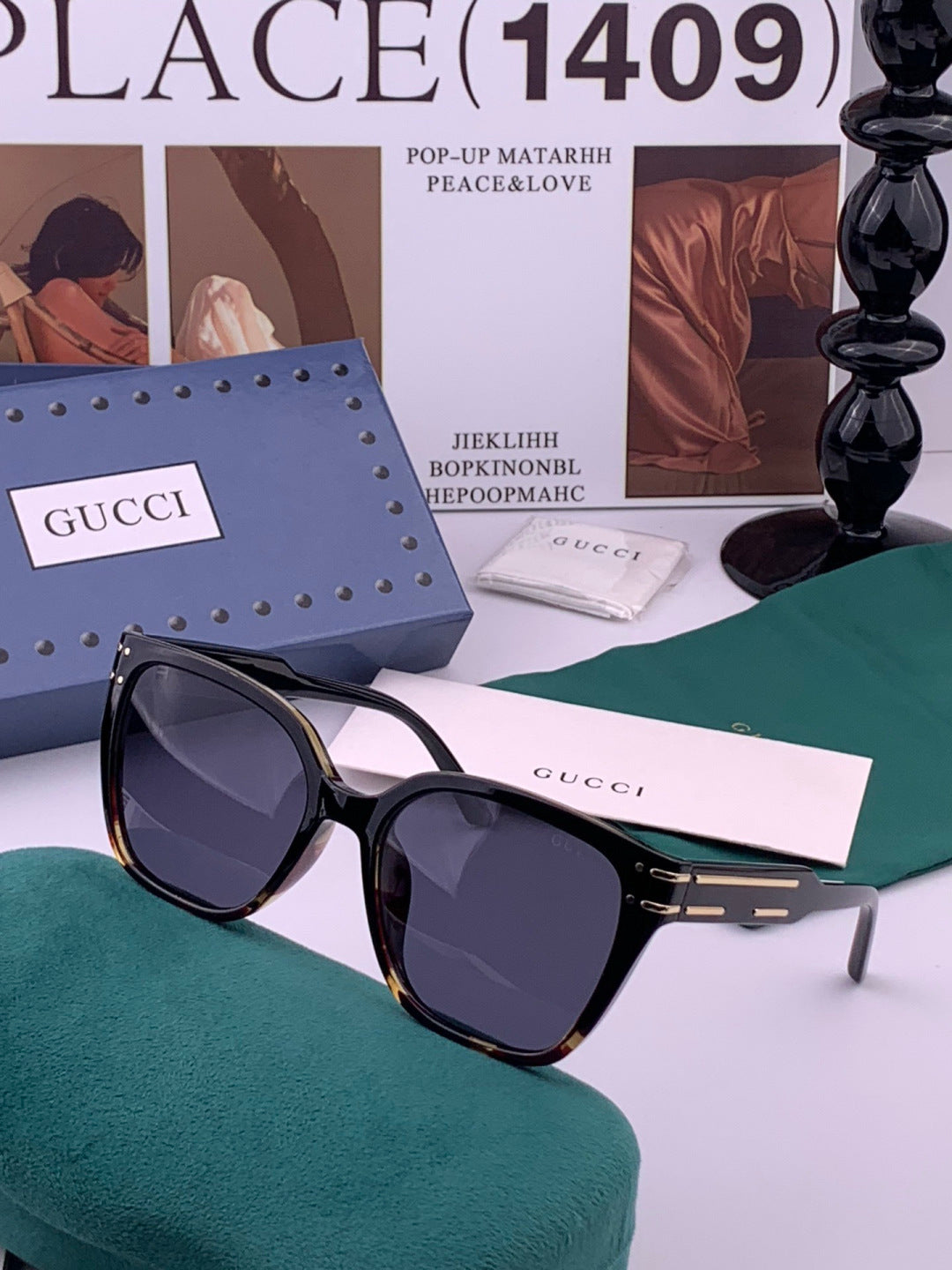 Gucci G0756 Polarized Square Black Lens Sunglasses for Men & Women - detail image 2