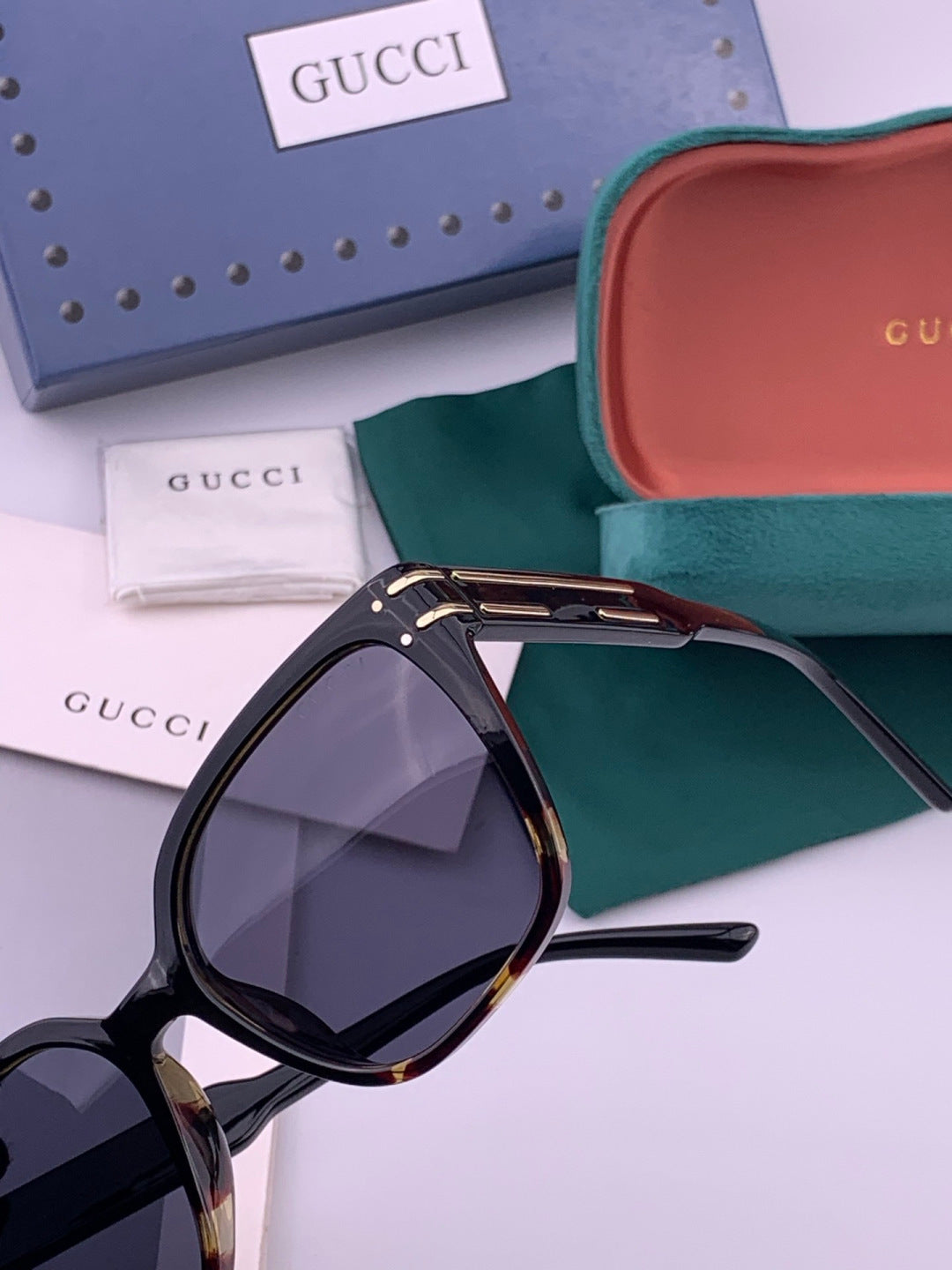Gucci G0756 Polarized Square Black Lens Sunglasses for Men & Women - detail image 3