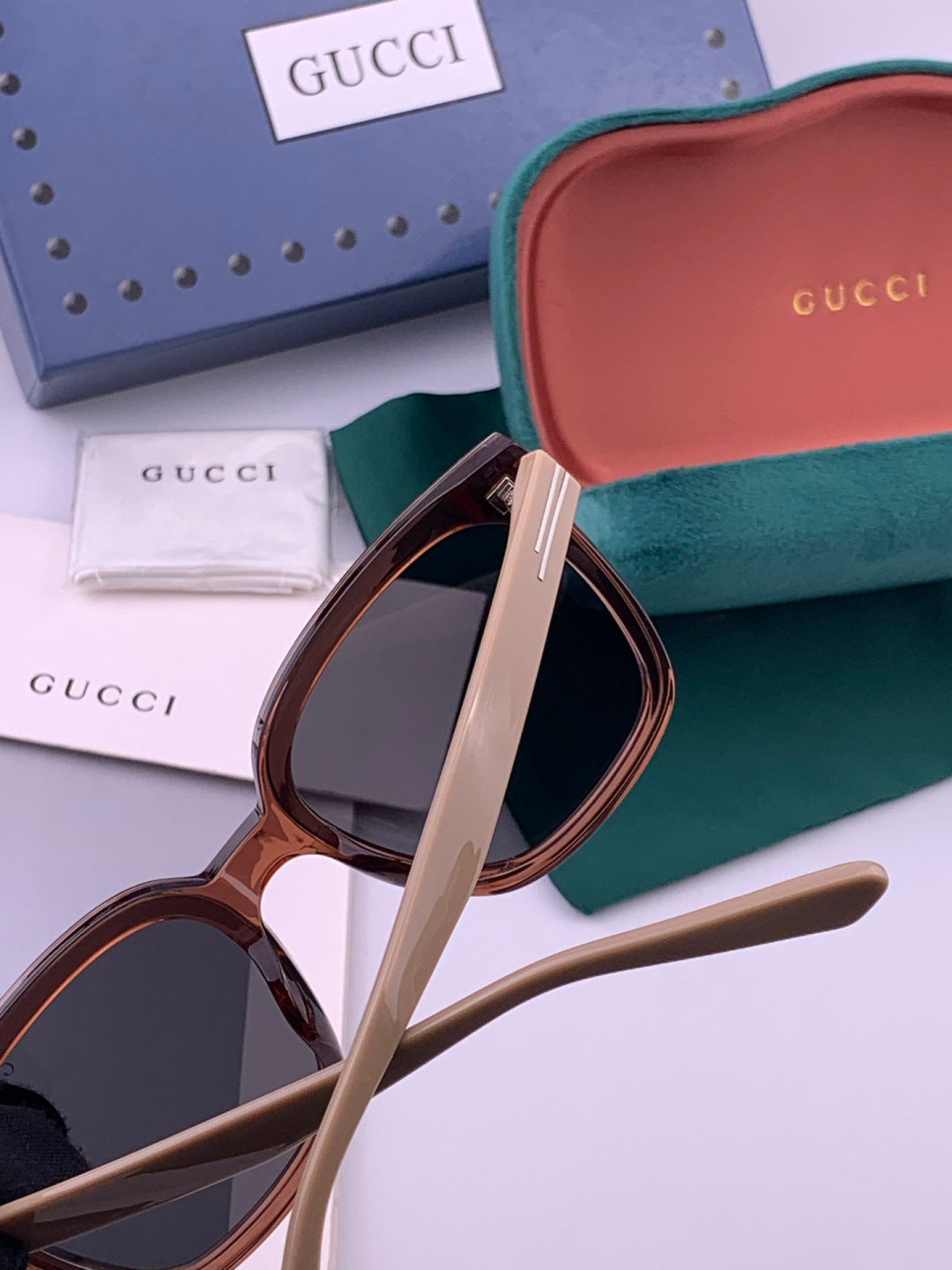 Gucci G07711 Round Black Lens Sunglasses for Men & Women - 415127 - detail image 4