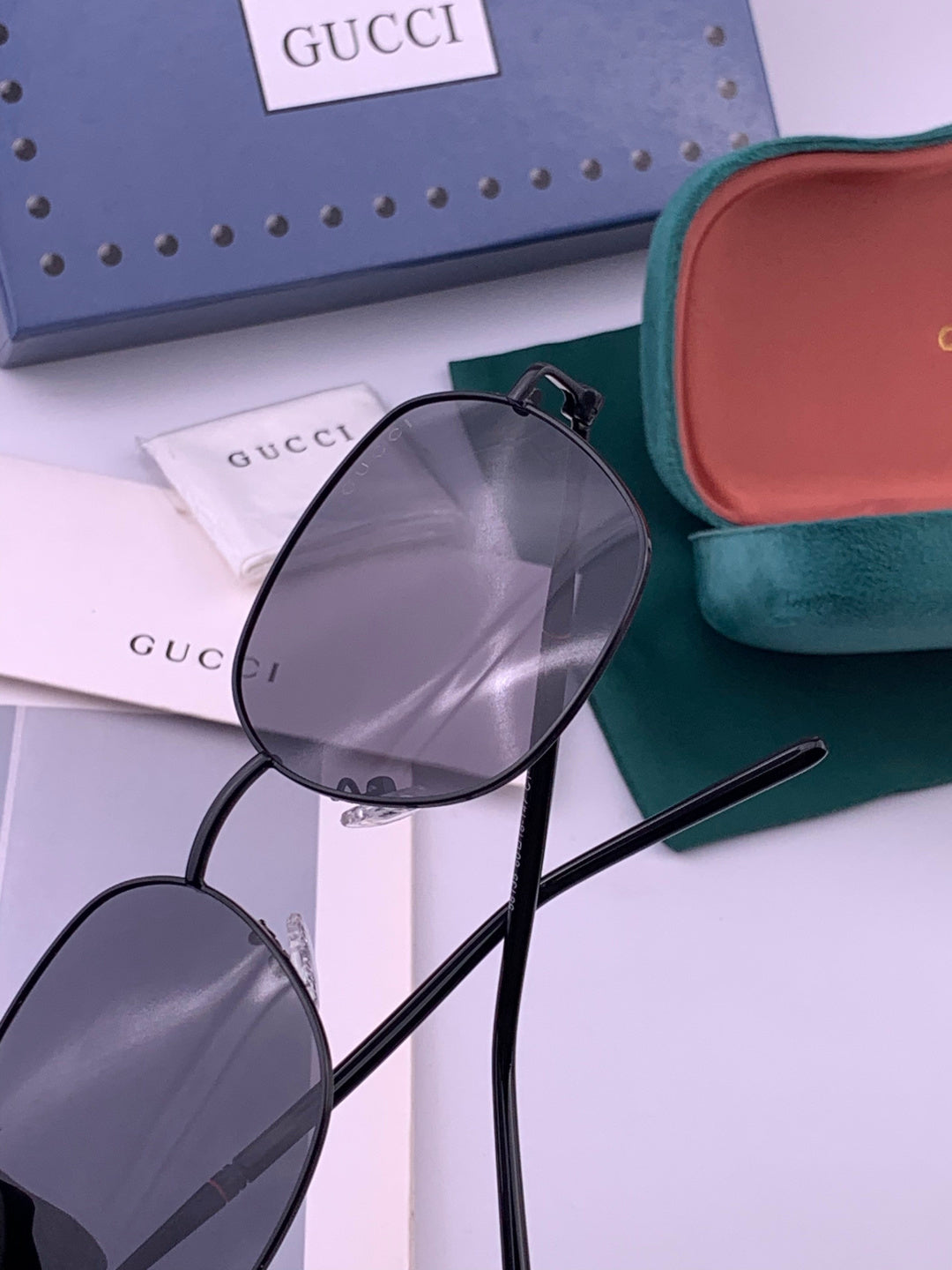 Gucci G55813 Fashion Black Lens Sunglasses for Men & Women - 415139 - detail image 4