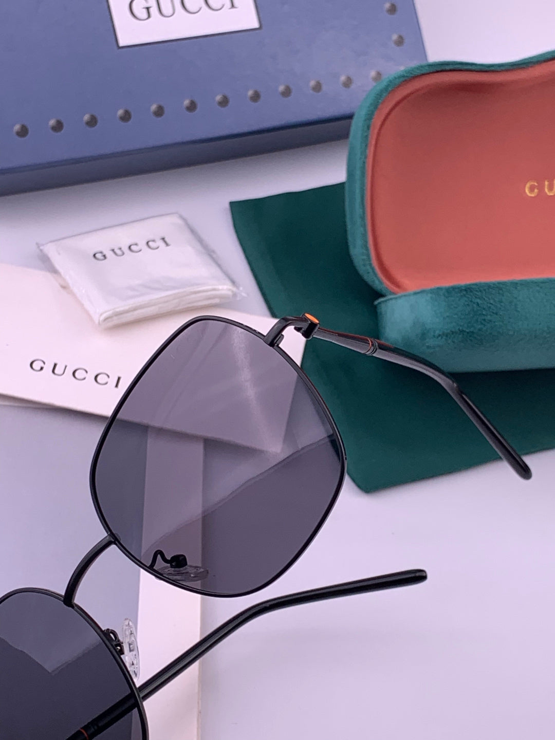 Gucci G55813 Fashion Black Lens Sunglasses for Men & Women - 415139 - detail image 3