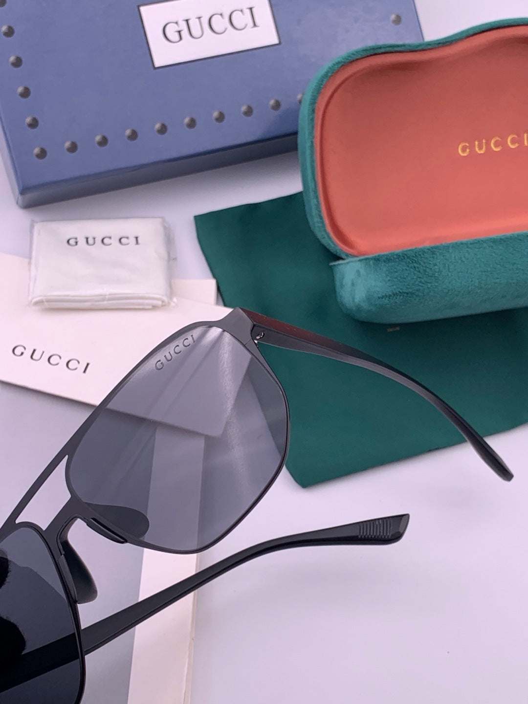 Gucci G1225 Polarized Aviator Gold Lens Sunglasses for Men - detail image 3
