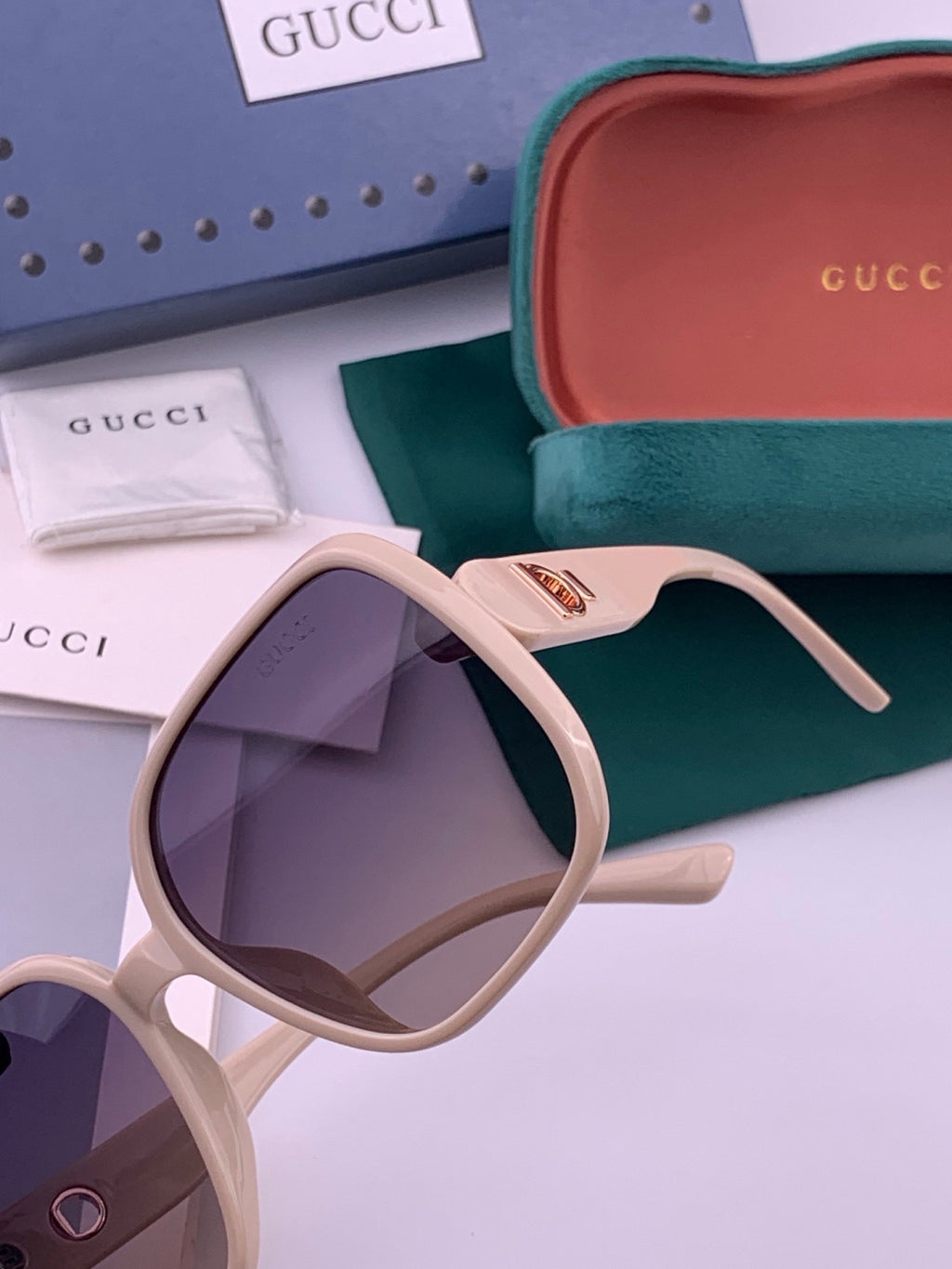 Gucci G0388 Round Red Lens Sunglasses for Men & Women - 415029 - detail image 3