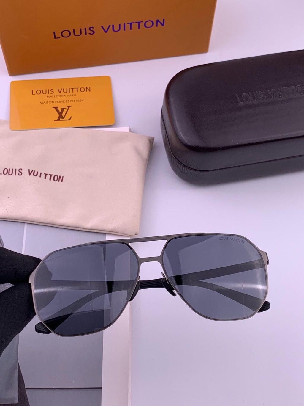 Louis Vuitton L6229 Polarized Aviator Blue Lens Sunglasses for Men - 431198