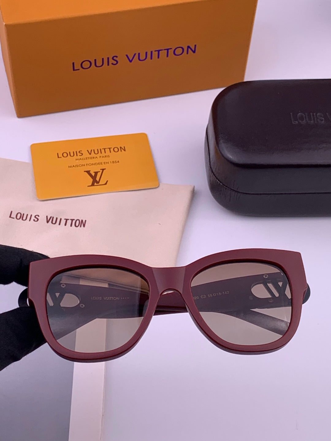 Louis Vuitton L07002 Square Black Lens Sunglasses for Women - 431186