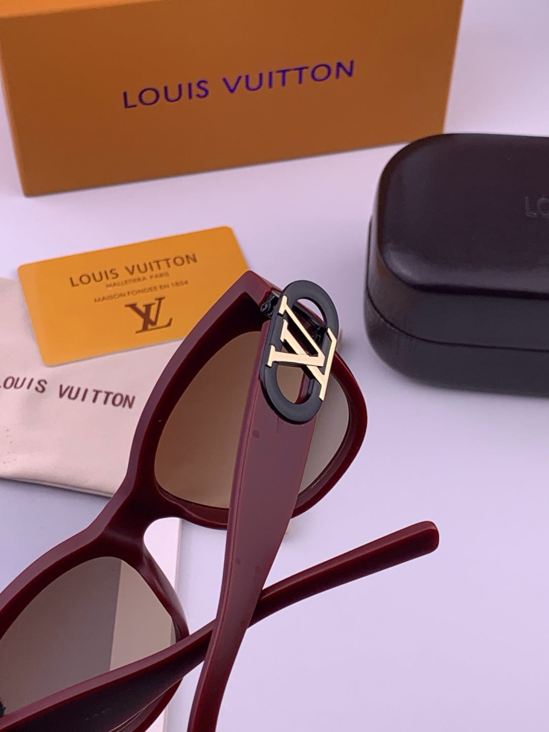 Louis Vuitton L07002 Square Black Lens Sunglasses for Women - 431186 - detail image 7