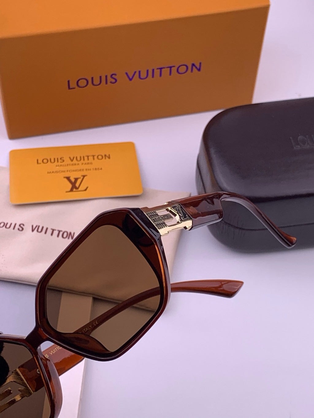 Louis Vuitton L17001 Square Black Lens Sunglasses for Women - 431187 - detail image 3