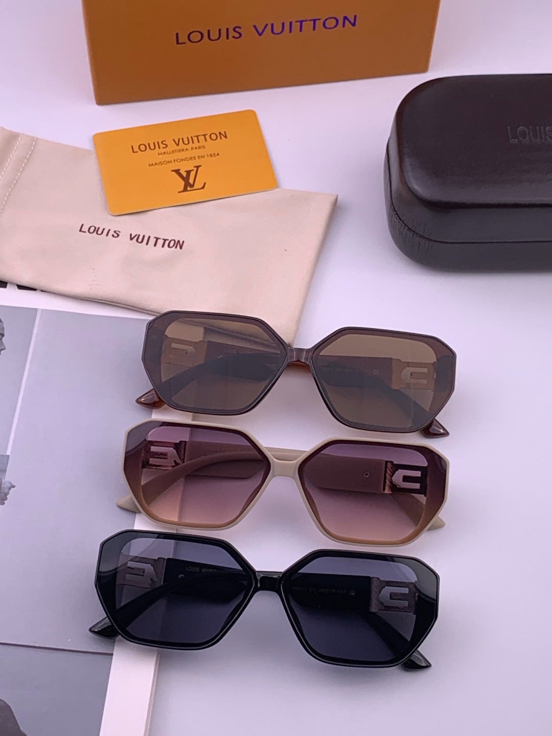 Louis Vuitton L17001 Square Black Lens Sunglasses for Women - 431187 - detail image 8