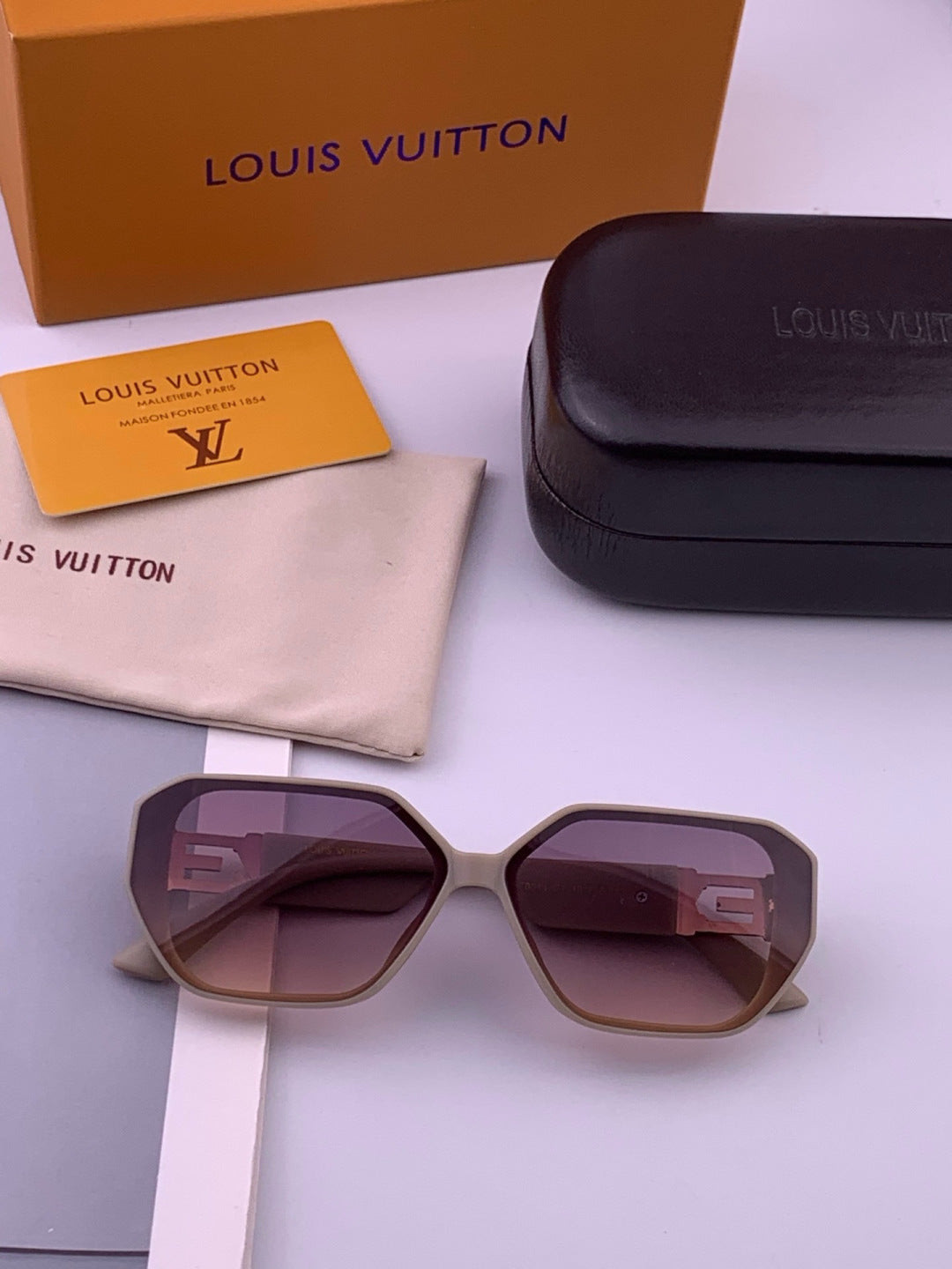 Louis Vuitton L17001 Square Purple Lens Sunglasses for Women - 431189 - detail image 7