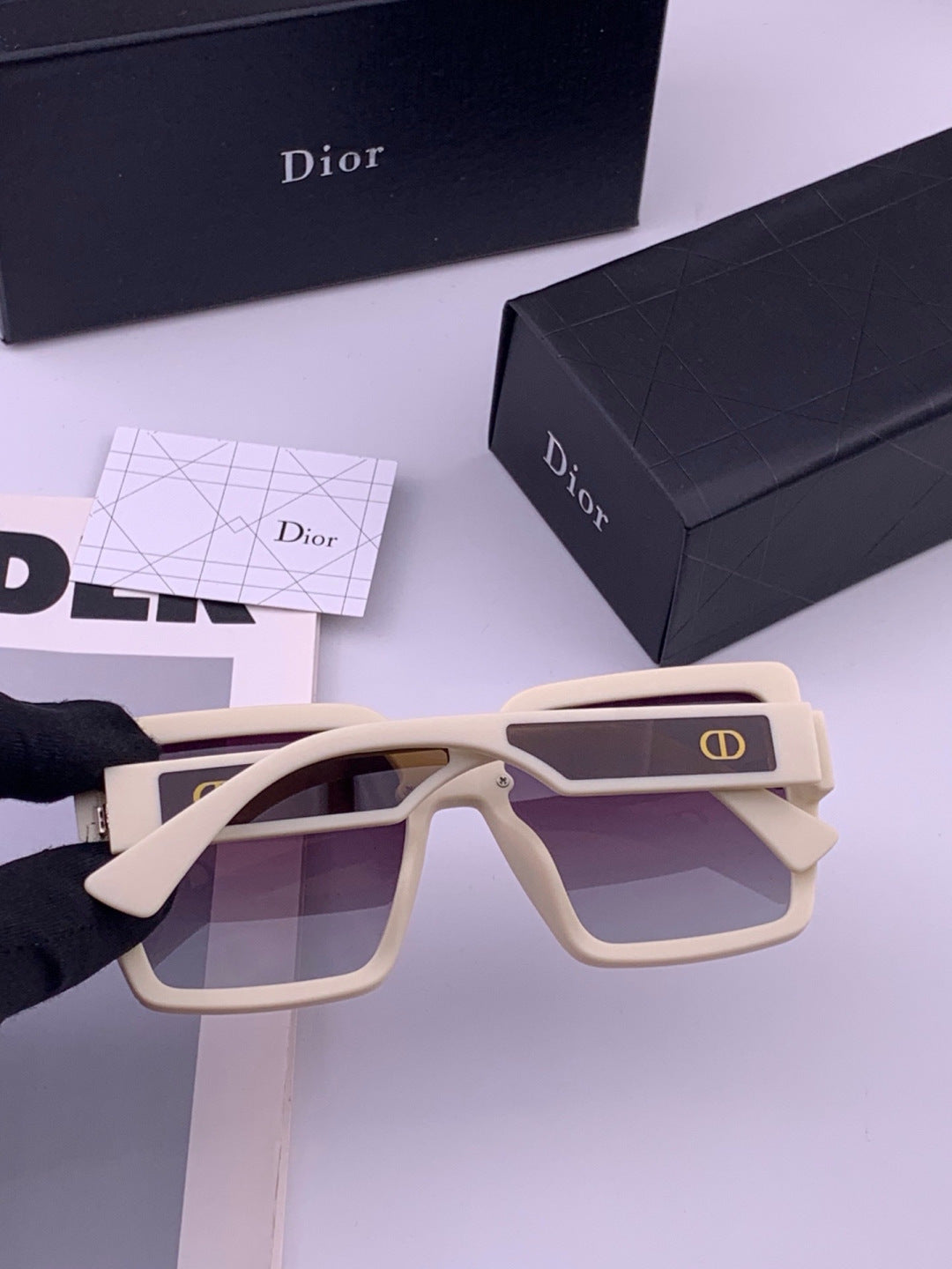 Dior CD3917 Polarized Square Red Lens Sunglasses for Women - detail image 4