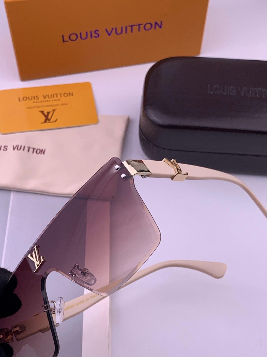 Louis Vuitton L36000 Oversized Purple Lens Sunglasses for Men & Women - 448602 - detail image 3