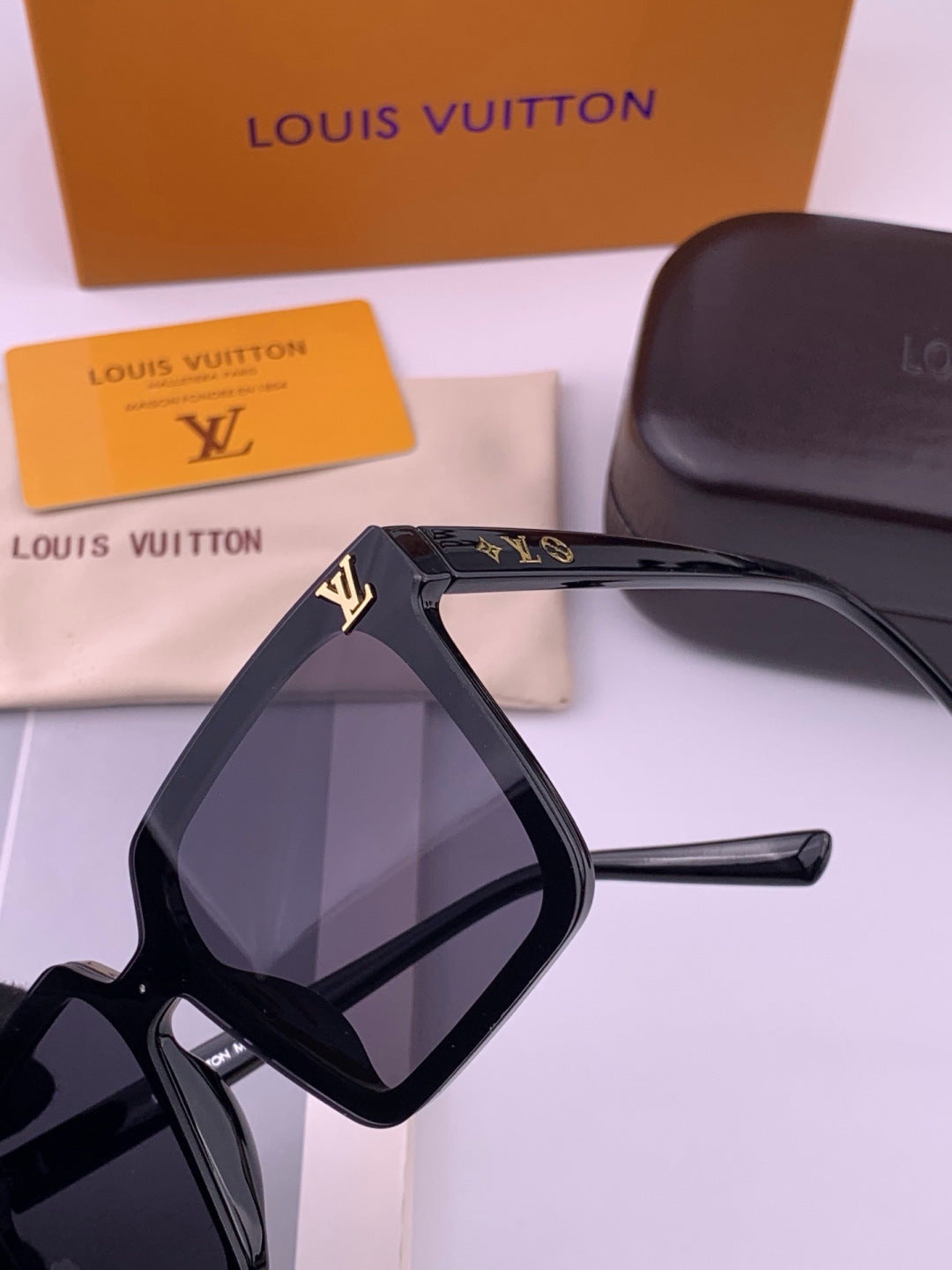 Louis Vuitton L6006 Oversized Black Lens Sunglasses for Men & Women - 448484 - detail image 3