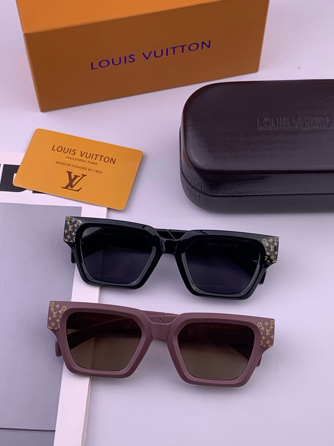Louis Vuitton L37000 Oversized Brown Lens Sunglasses for Men & Women - 448578 - detail image 7
