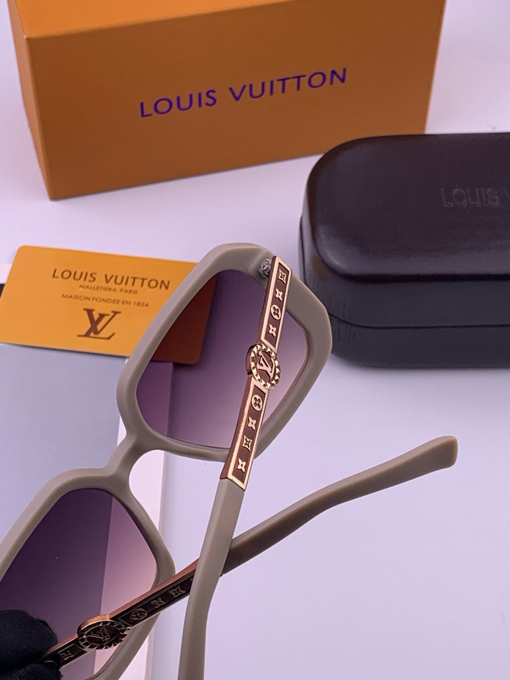 Louis Vuitton L37007 Oversized Brown Lens Sunglasses for Men & Women - 448579 - detail image 4