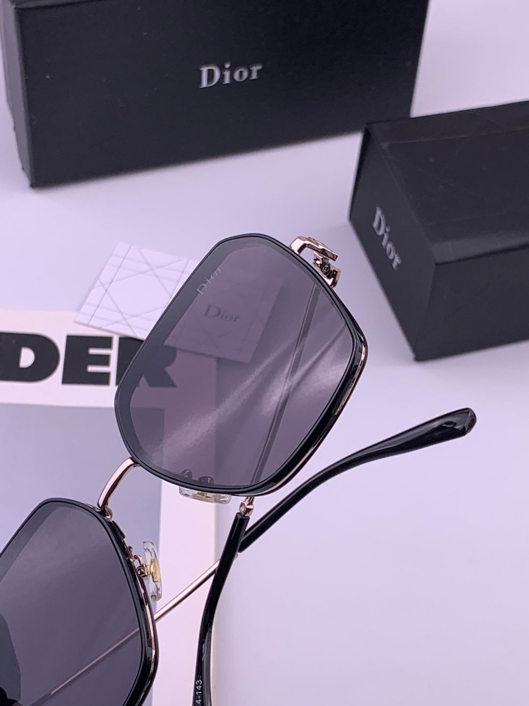 Dior D7635 Polarized Fashion Black Lens Sunglasses for Men & Women - 465337 - detail image 4